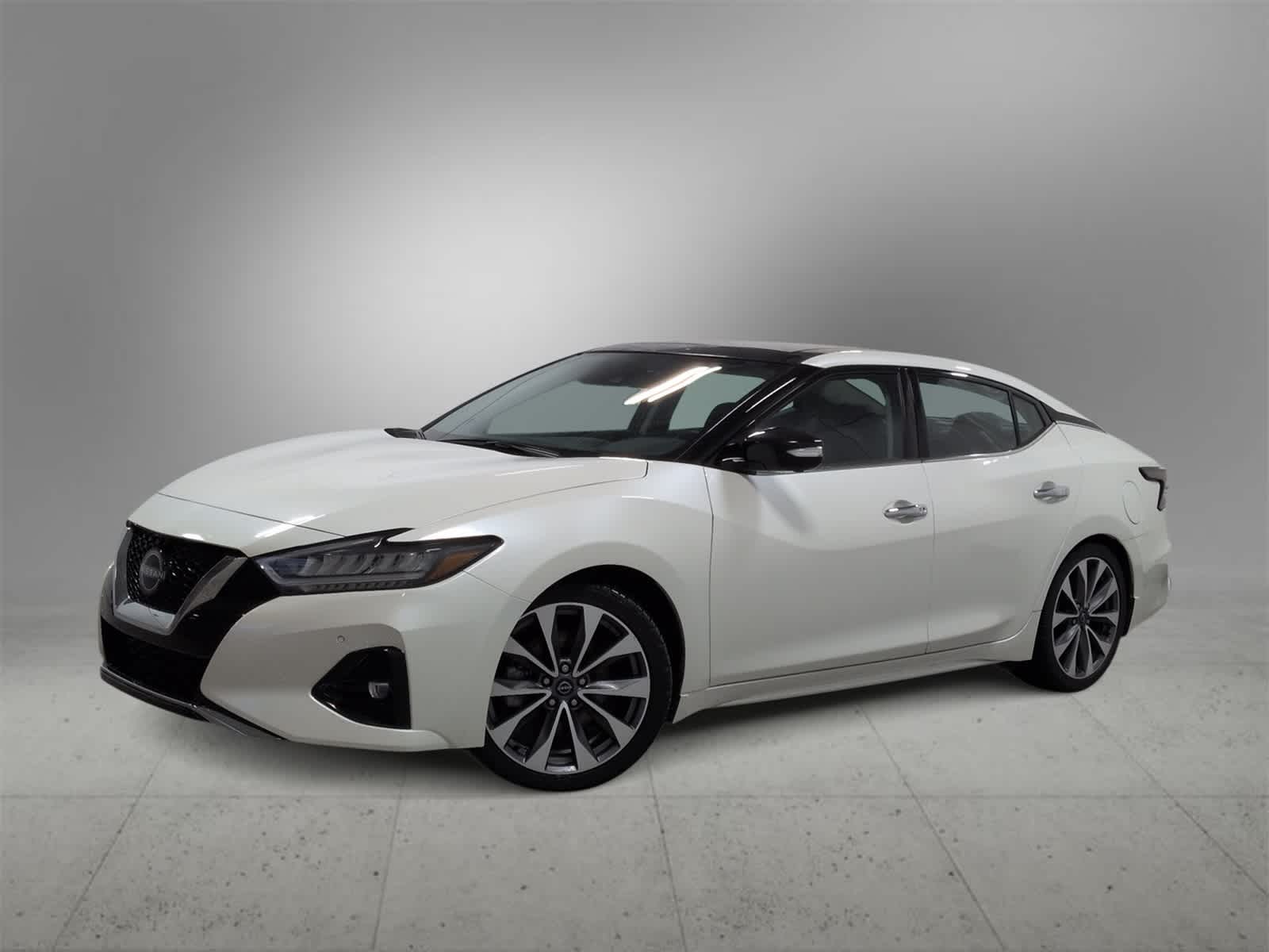 2023 Nissan Maxima Platinum's photo