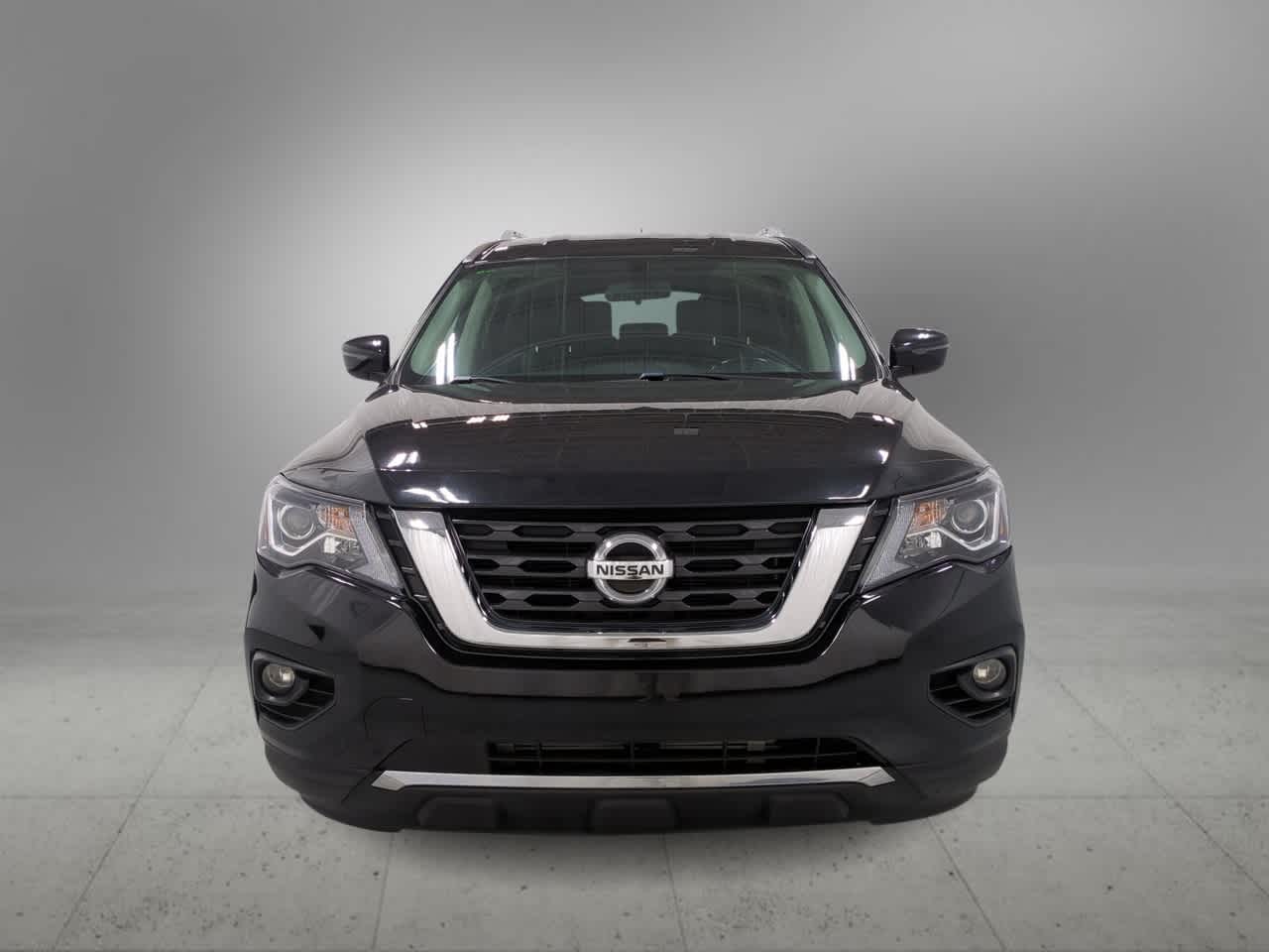2017 Nissan Pathfinder Platinum photo 3