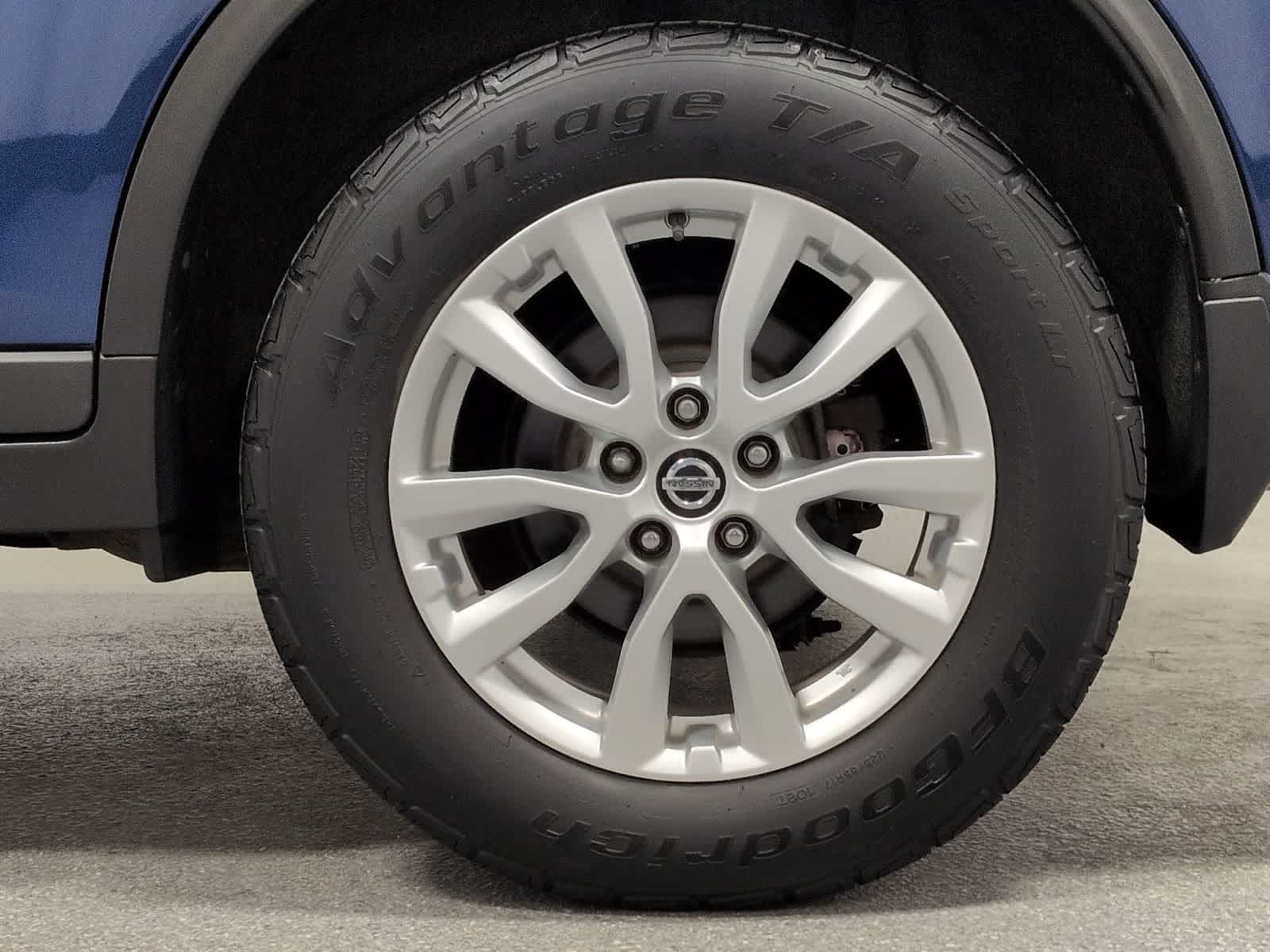 Thumbnail: 2018 Nissan Rogue - 12