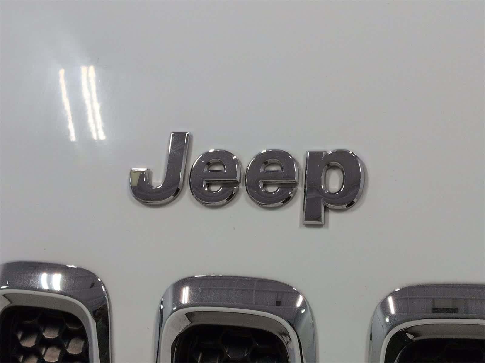 Thumbnail: 2016 Jeep Cherokee - 13