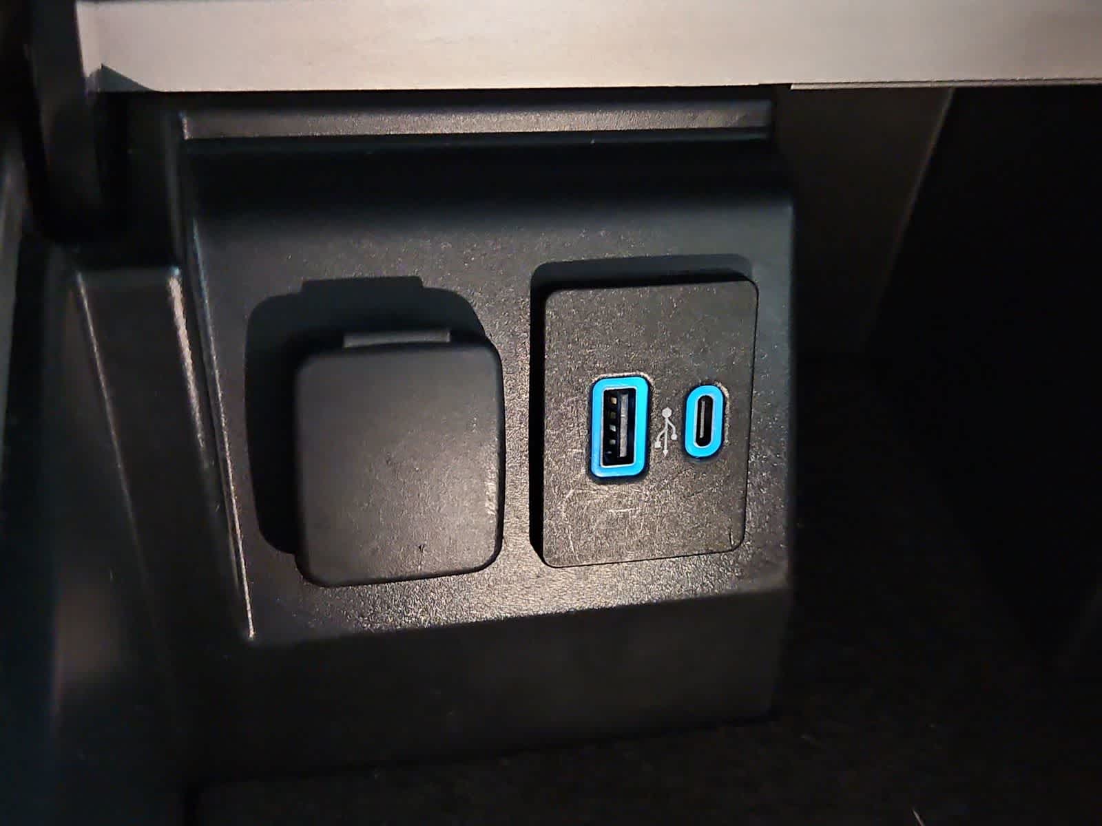 Thumbnail: 2022 Ford Explorer - 28