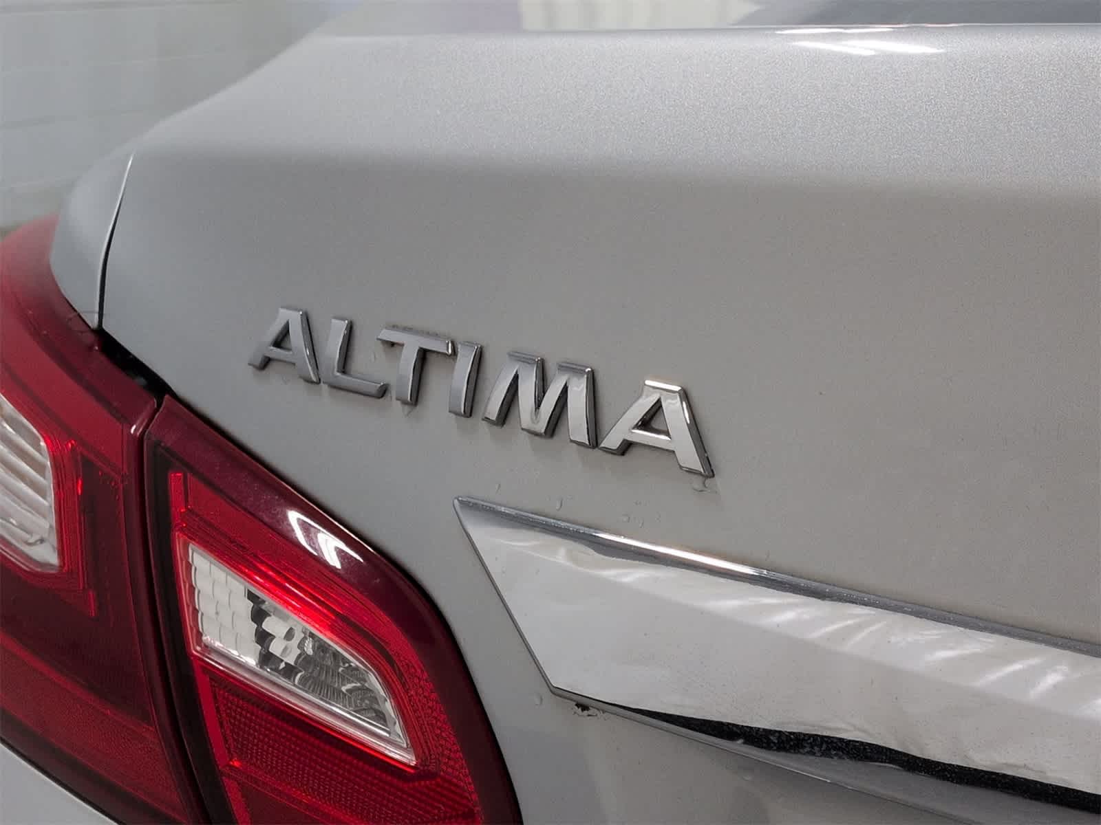 Thumbnail: 2017 Nissan Altima - 12