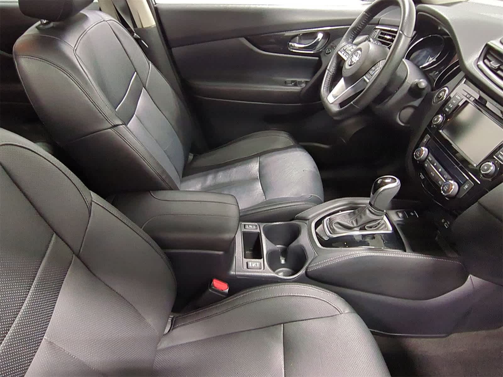 Thumbnail: 2020 Nissan Rogue - 24