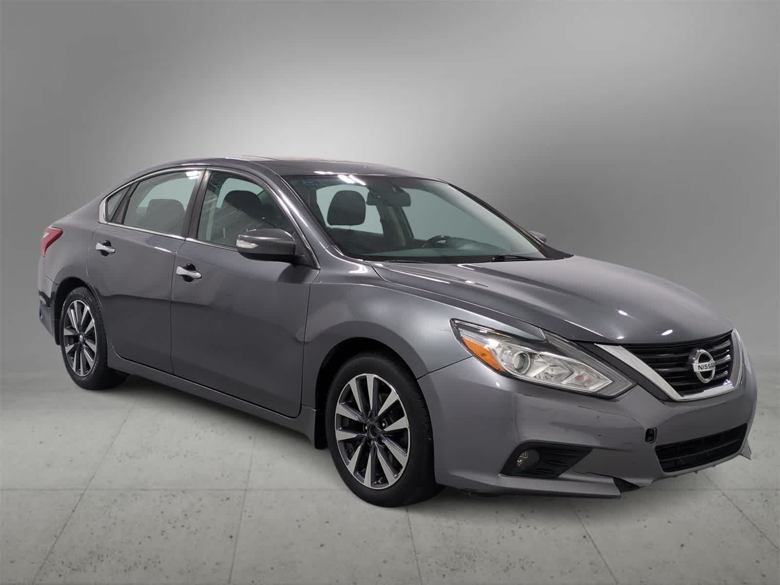 2017 Nissan Altima 2.5 SV photo 2