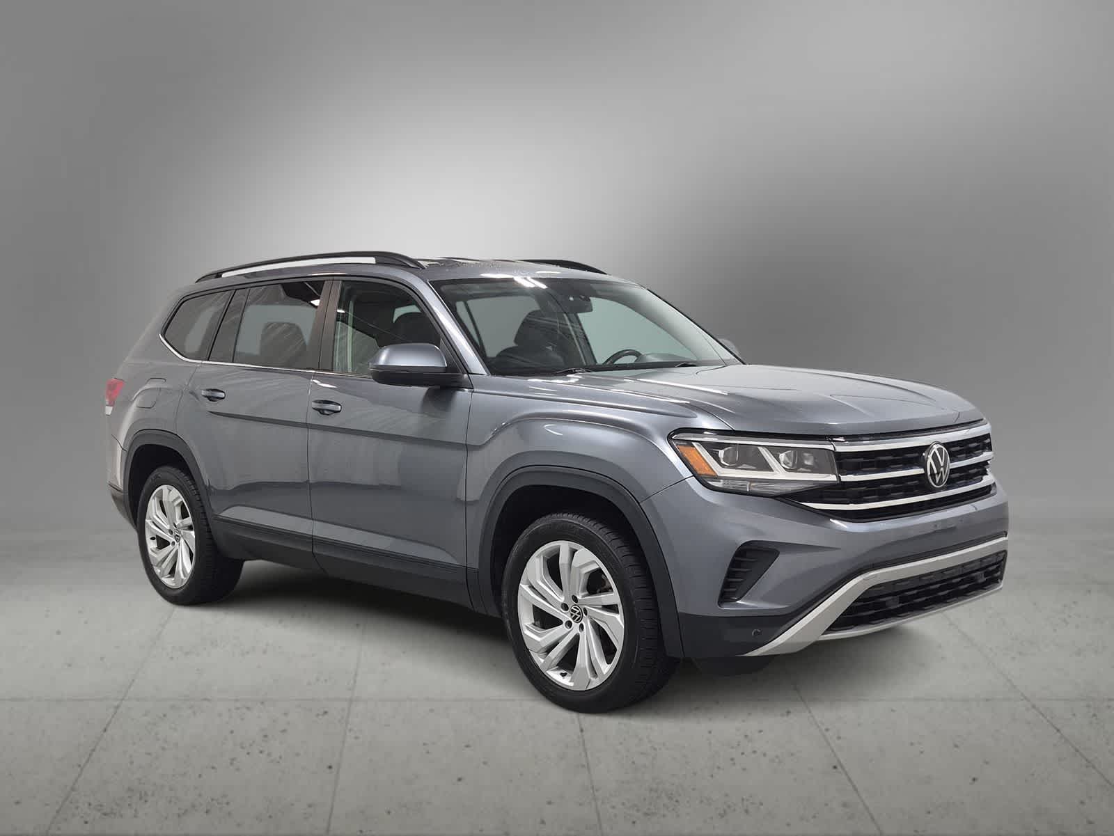 Used 2021 Volkswagen Atlas SE w/Tech with VIN 1V2HR2CA0MC549967 for sale in Farmington, MI