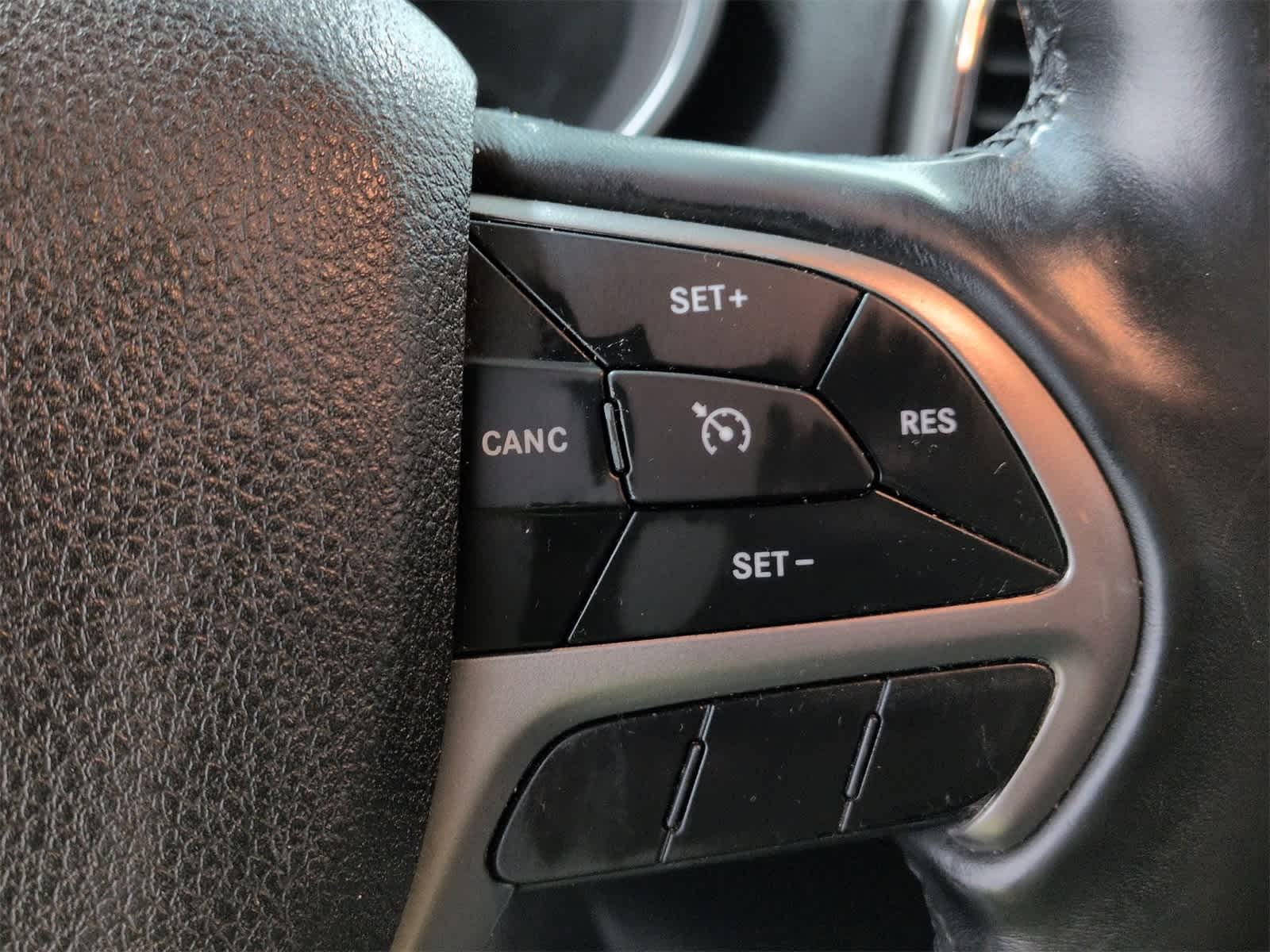 Thumbnail: 2018 Jeep Grand Cherokee - 25