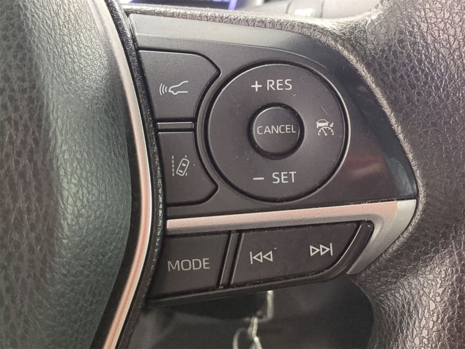 Thumbnail: 2021 Toyota Camry - 23