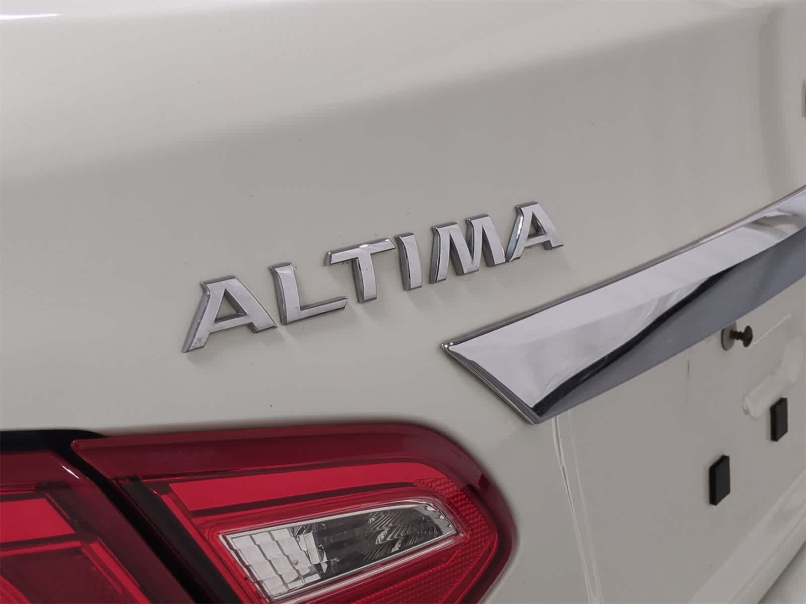 Thumbnail: 2016 Nissan Altima - 13