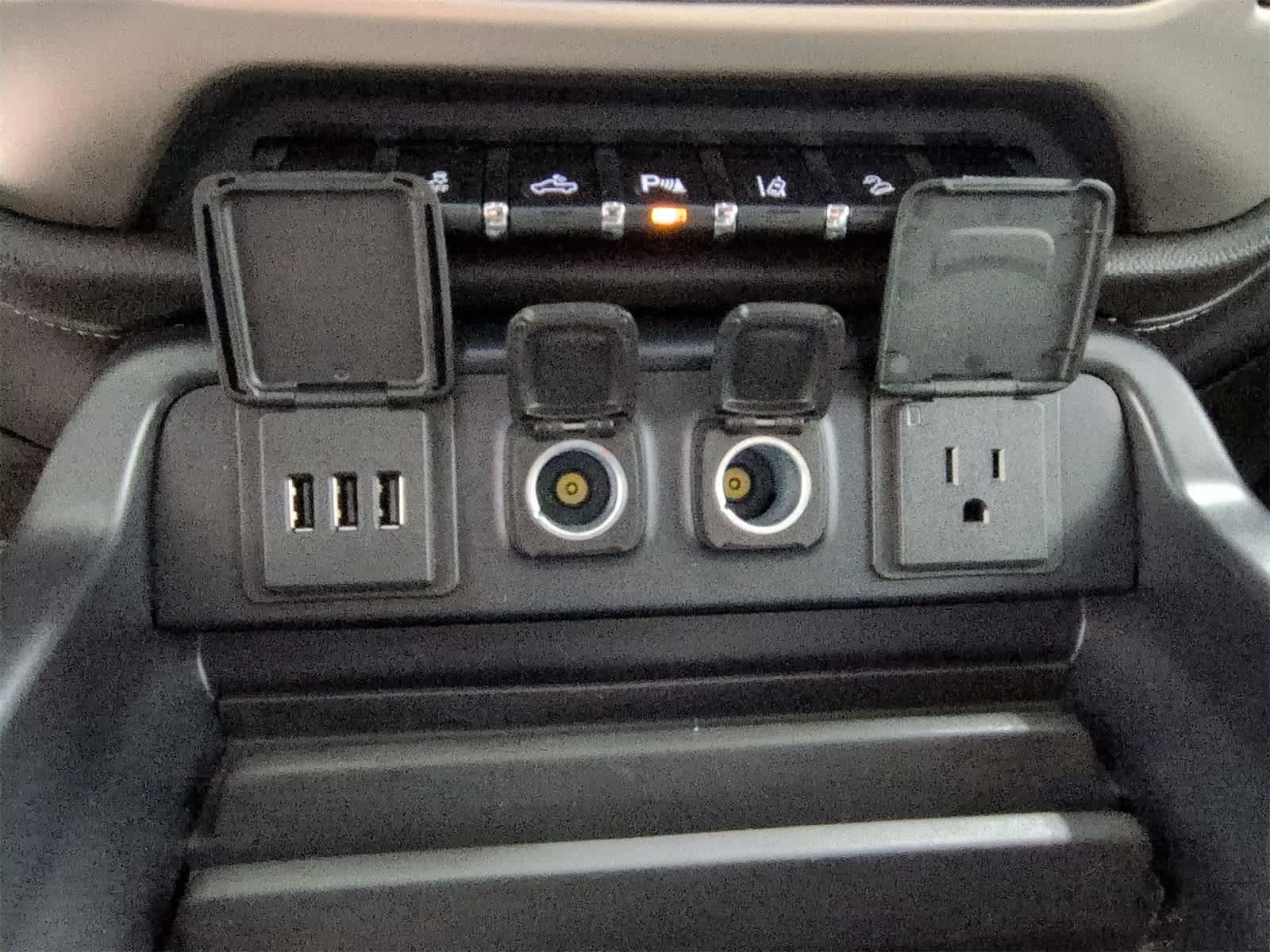 Thumbnail: 2015 GMC Sierra 2500 - 32