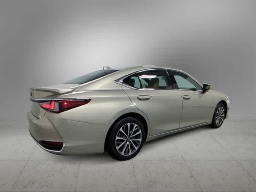 Thumbnail: 2023 Lexus ES - 8