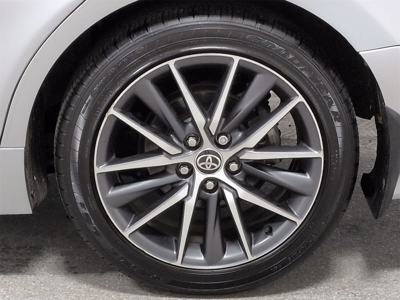 Thumbnail: 2022 Toyota Camry - 14