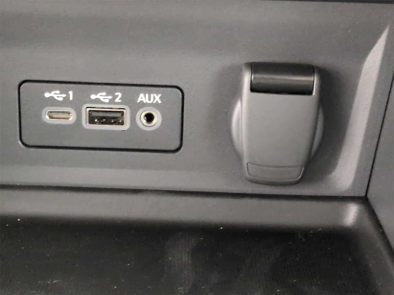 Thumbnail: 2025 Nissan Sentra - 31