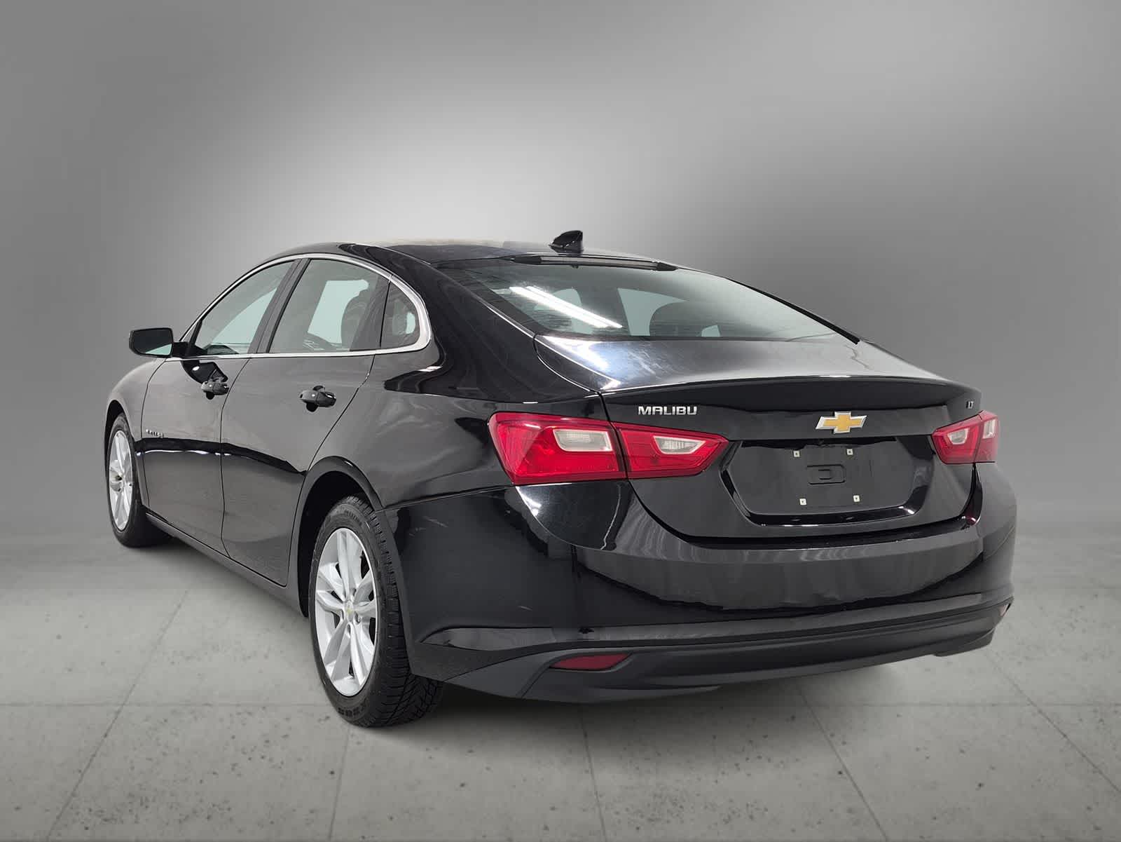 Thumbnail: 2018 Chevrolet Malibu - 6