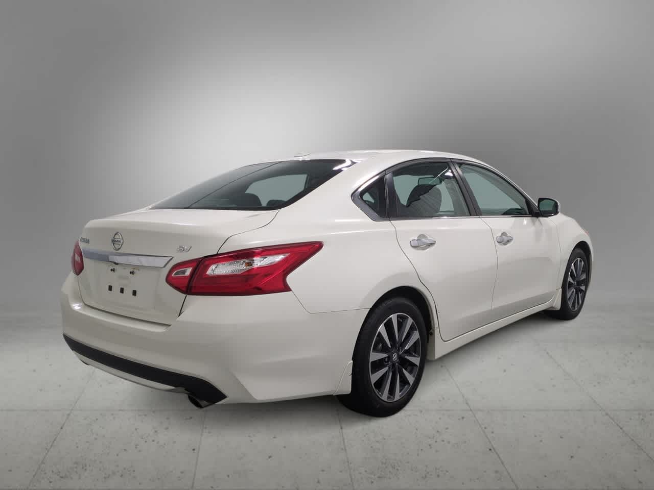 Thumbnail: 2016 Nissan Altima - 8