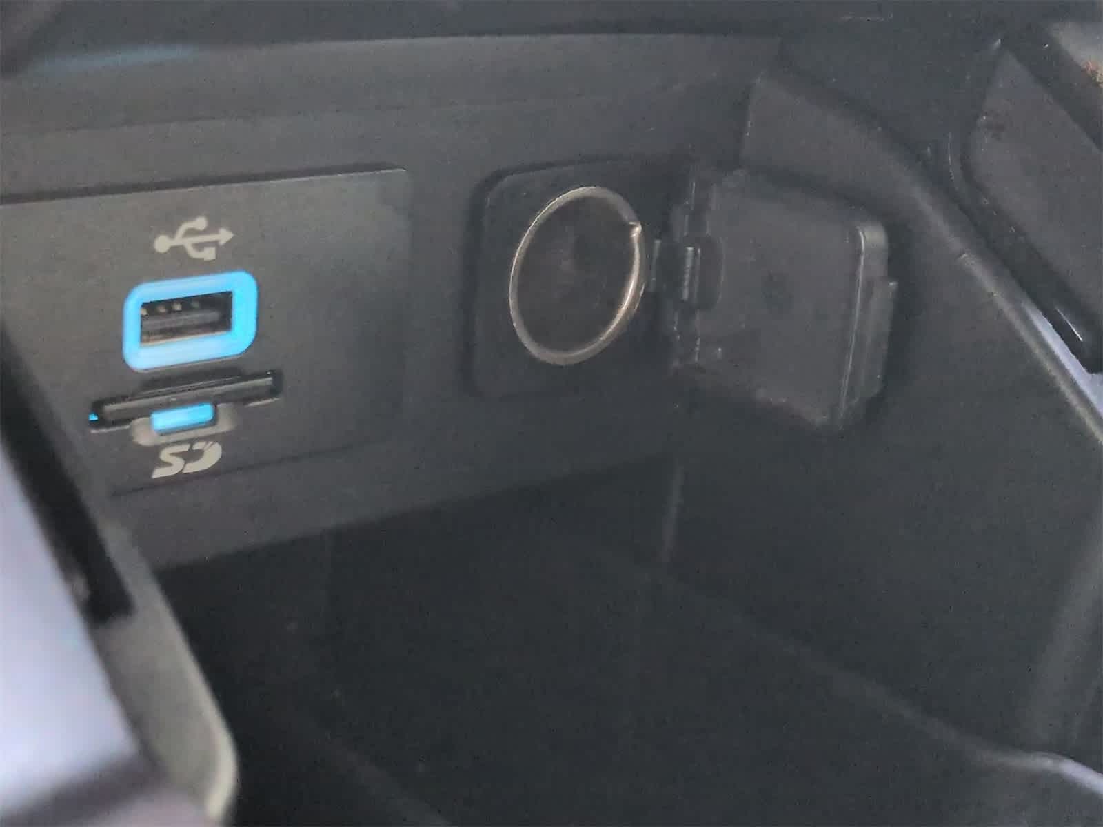 Thumbnail: 2016 Ford Explorer - 34