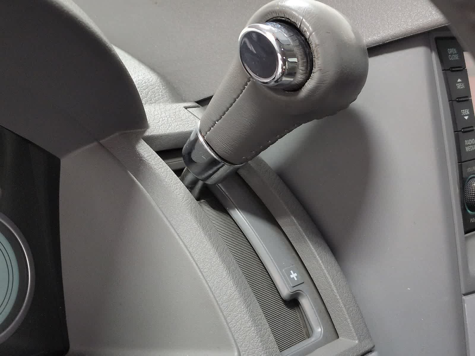 Thumbnail: 2009 Chrysler Town & Country - 28