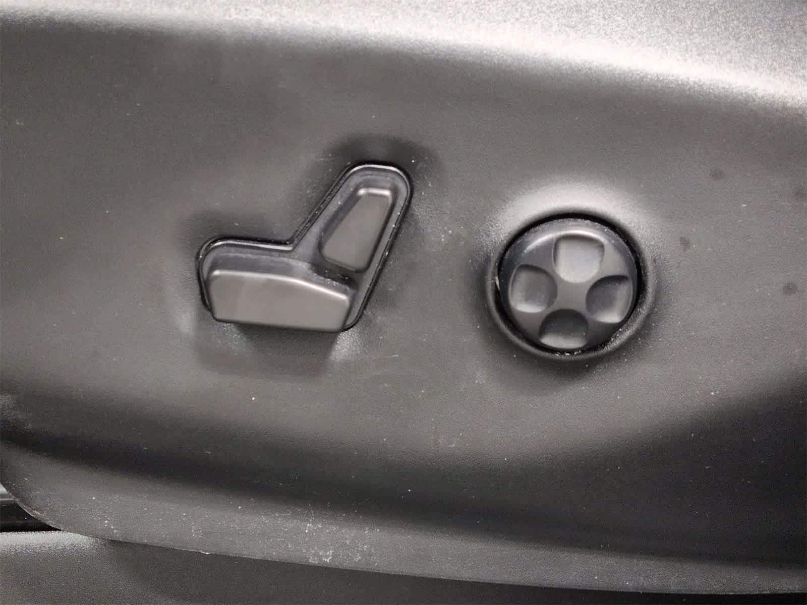 Thumbnail: 2025 Chrysler Pacifica - 18