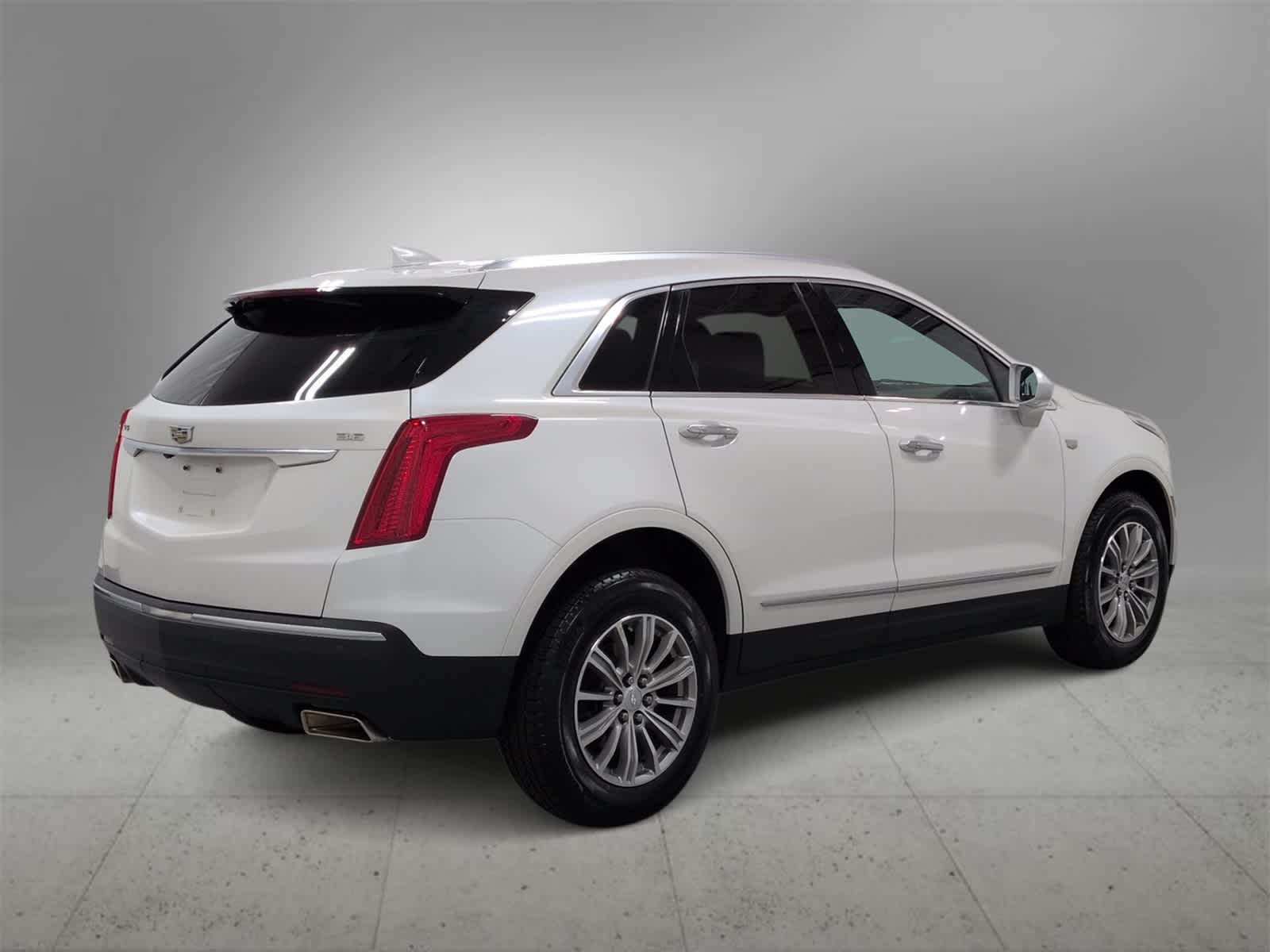 Thumbnail: 2017 Cadillac XT5 - 6