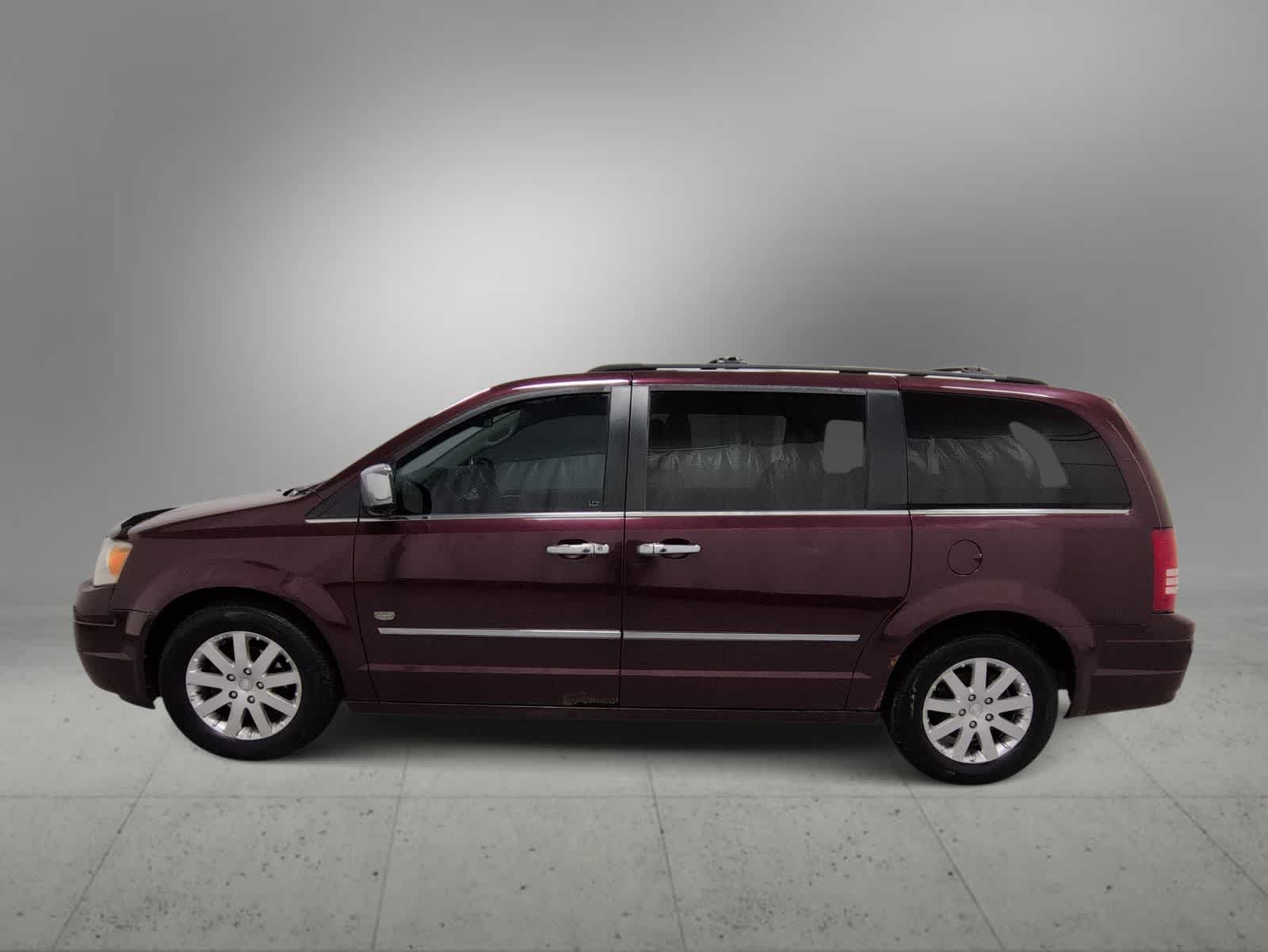 Thumbnail: 2009 Chrysler Town & Country - 5
