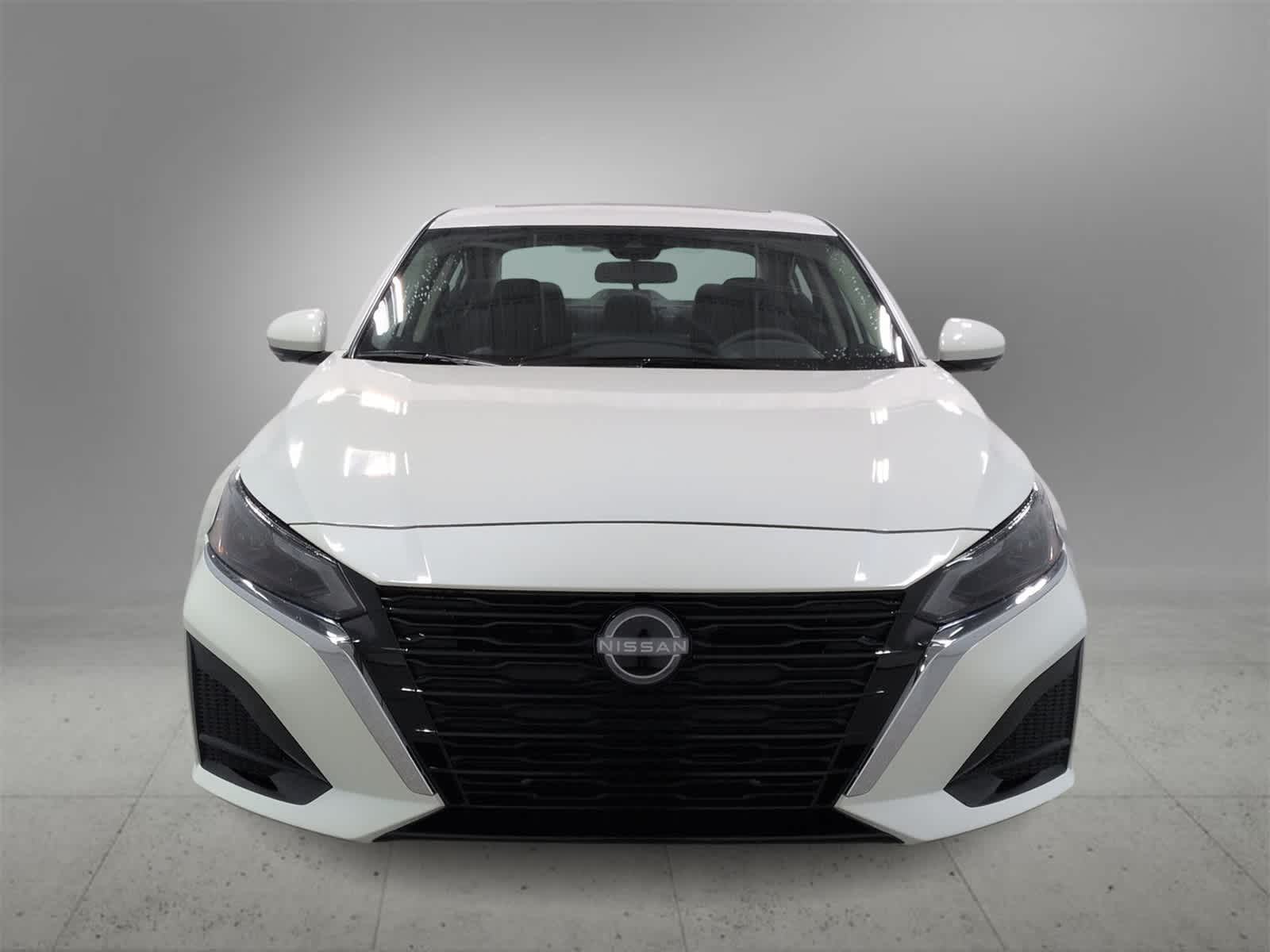 2025 Nissan Altima SL photo 3