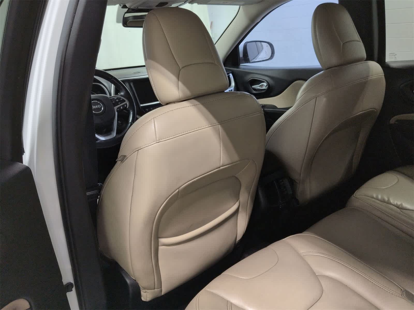 Thumbnail: 2016 Jeep Cherokee - 19