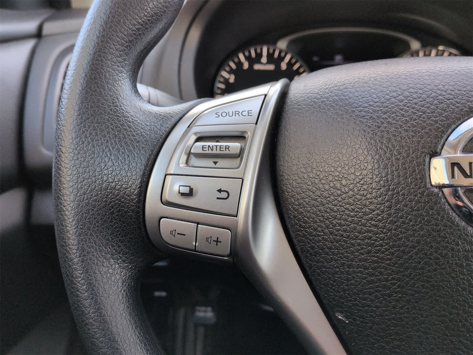 Thumbnail: 2017 Nissan Altima - 24