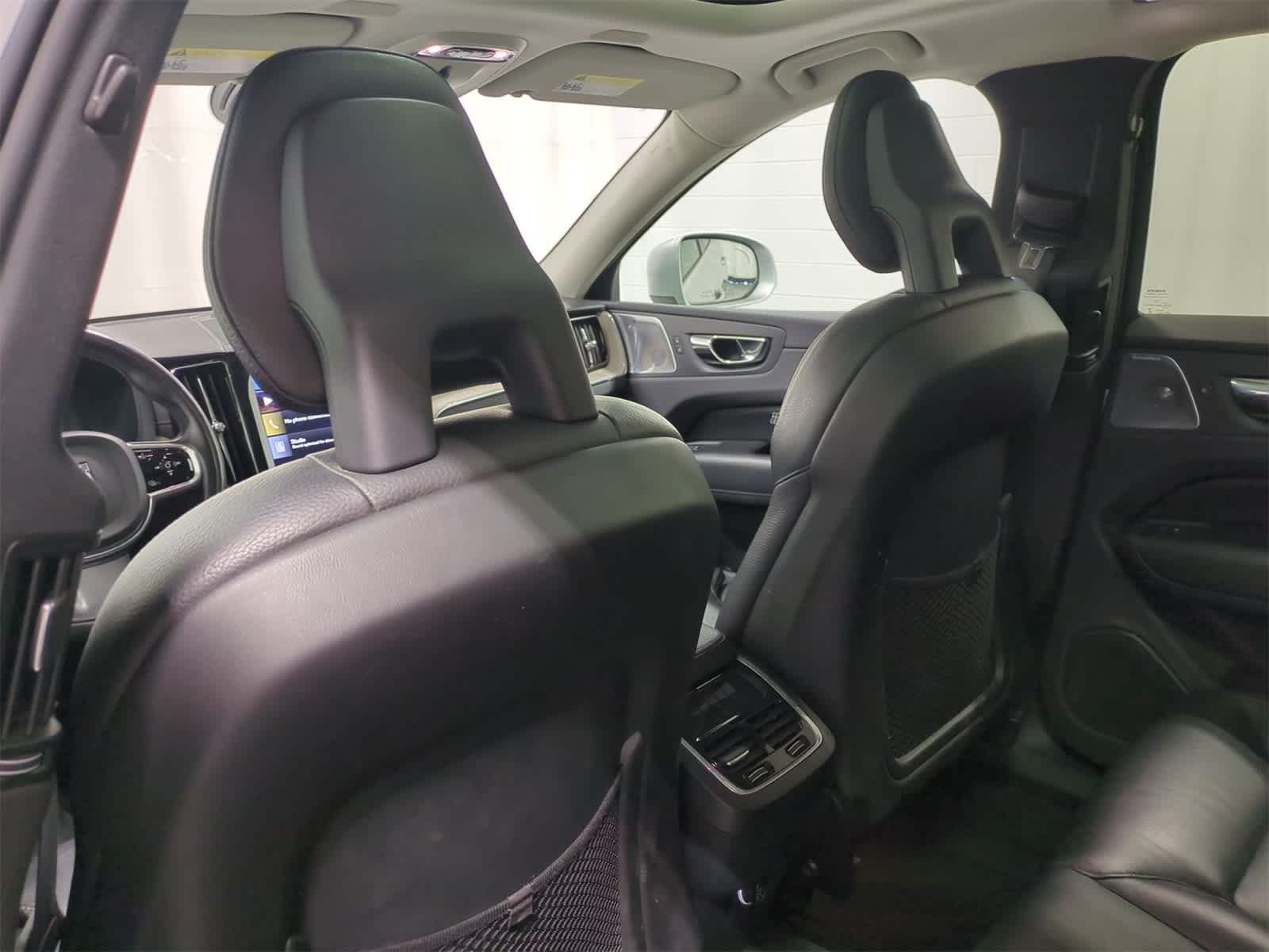 Thumbnail: 2018 Volvo XC60 - 17