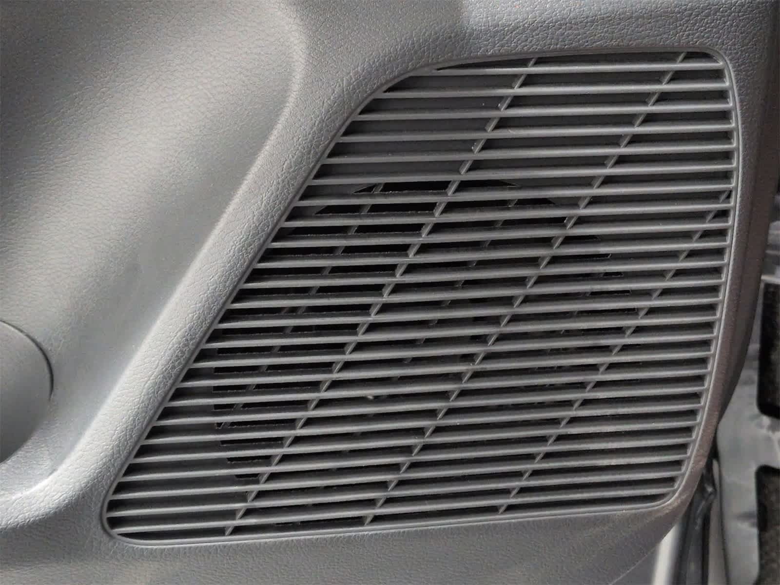 Thumbnail: 2026 Nissan Kicks - 32