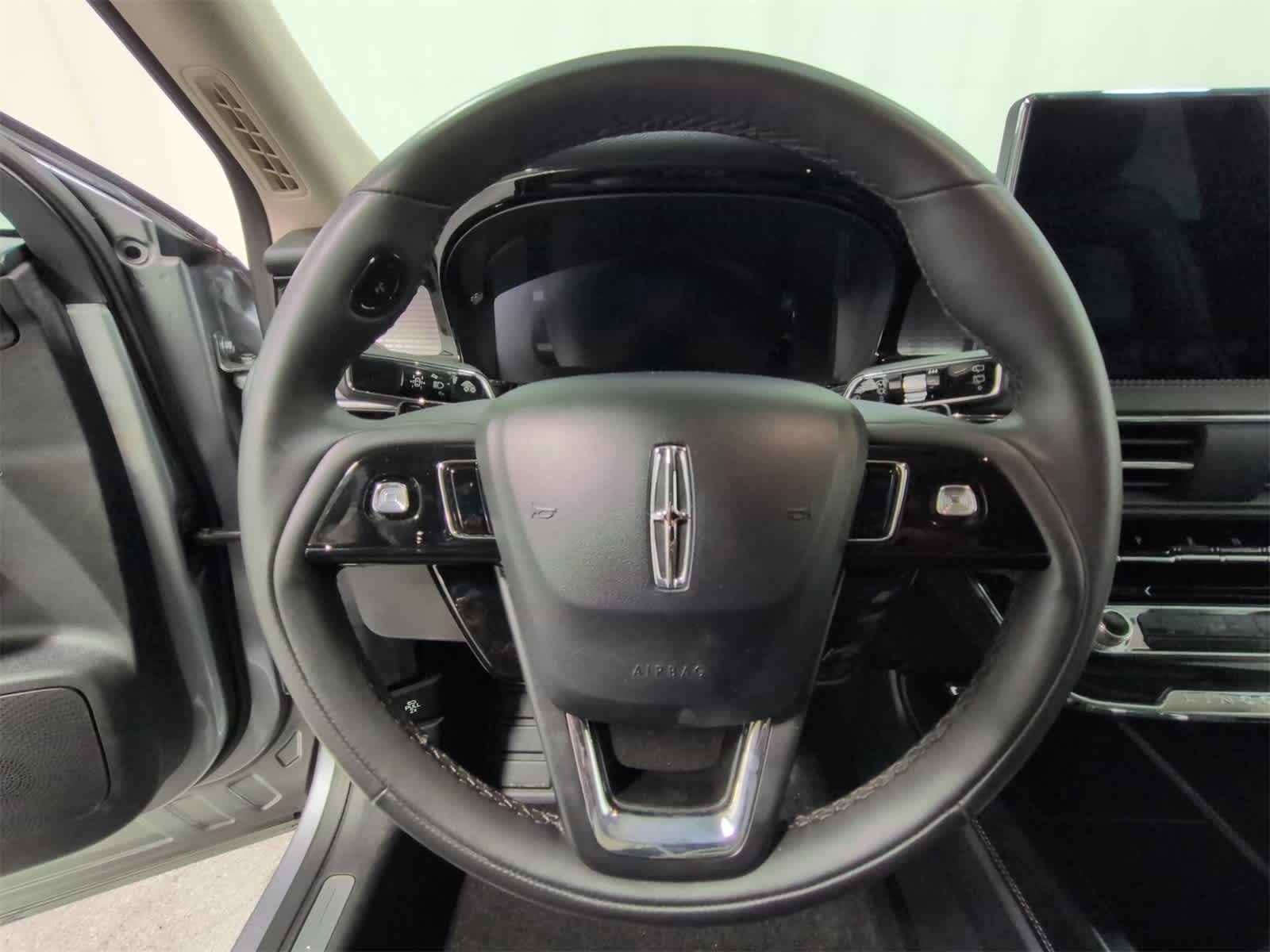 Thumbnail: 2023 Lincoln Corsair - 15