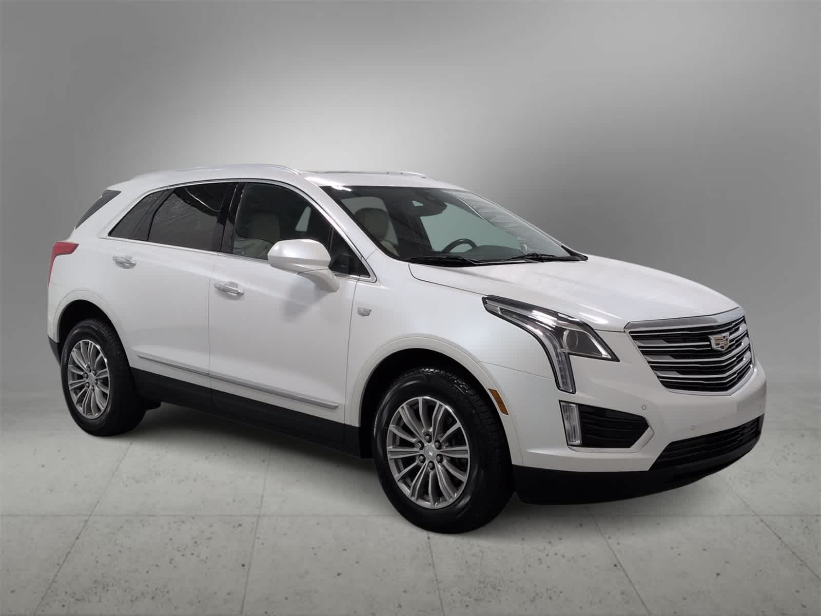 Thumbnail: 2017 Cadillac XT5 - 4