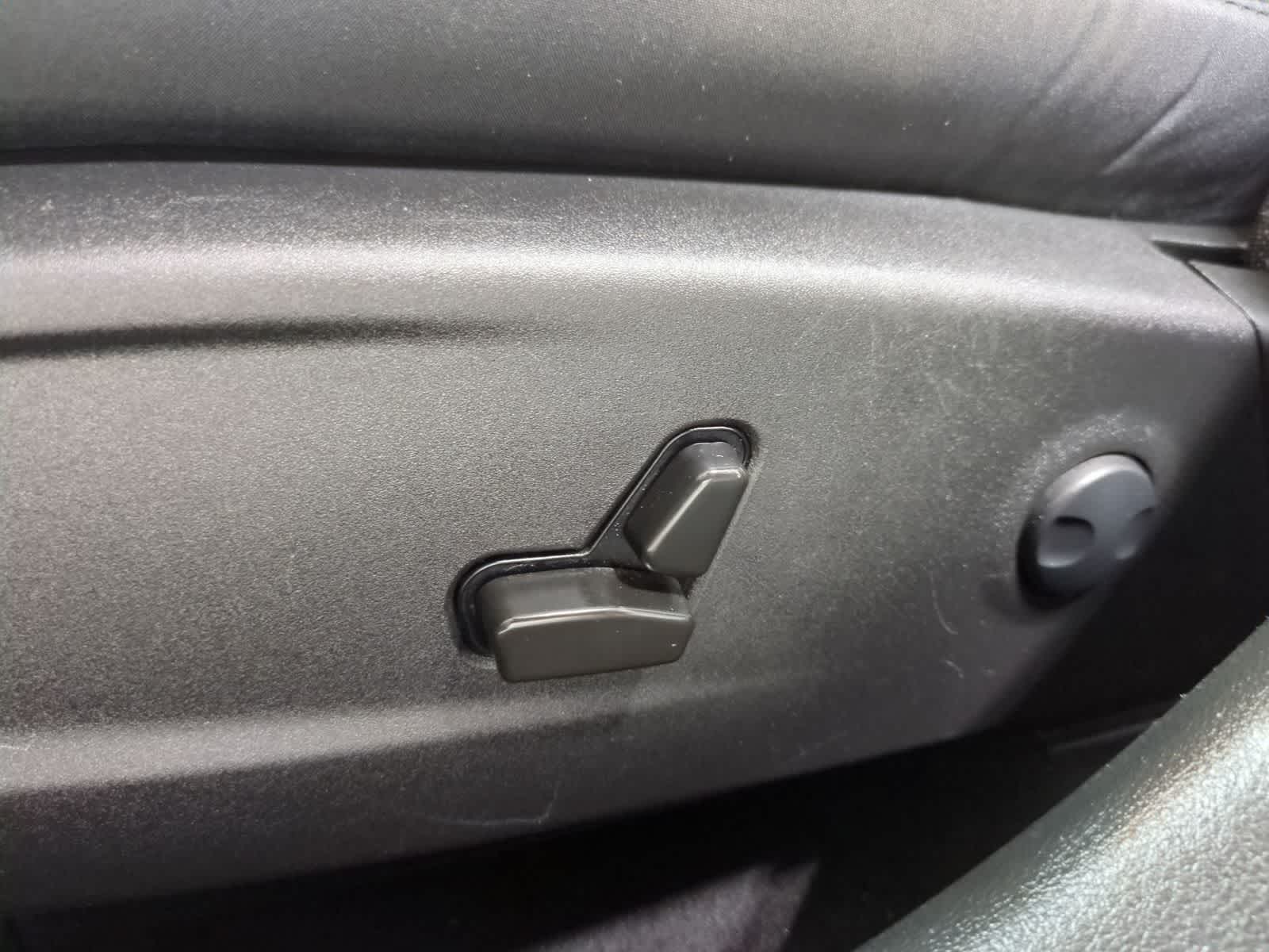 Thumbnail: 2022 Chrysler 300 - 17