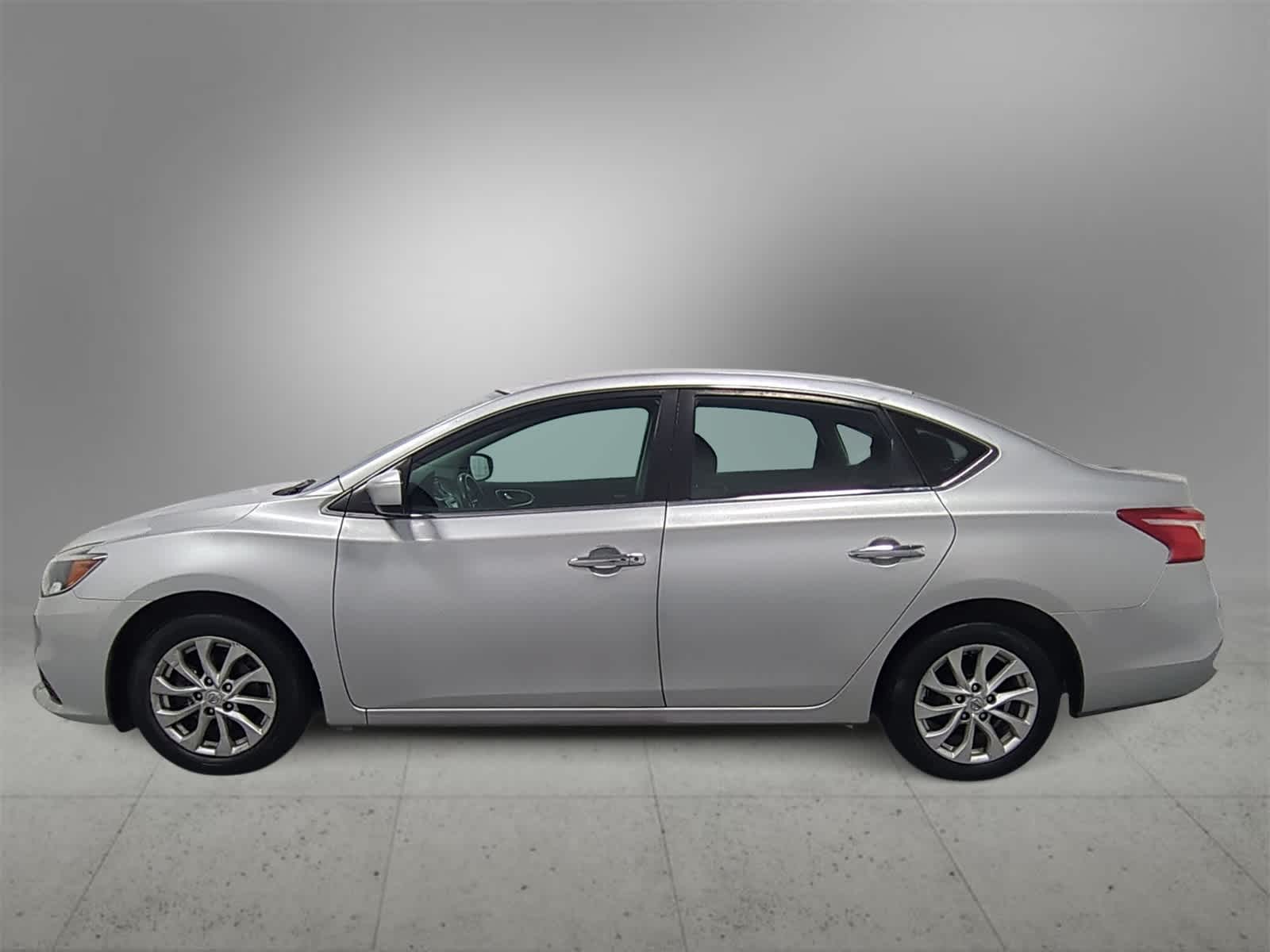 Thumbnail: 2018 Nissan Sentra - 5