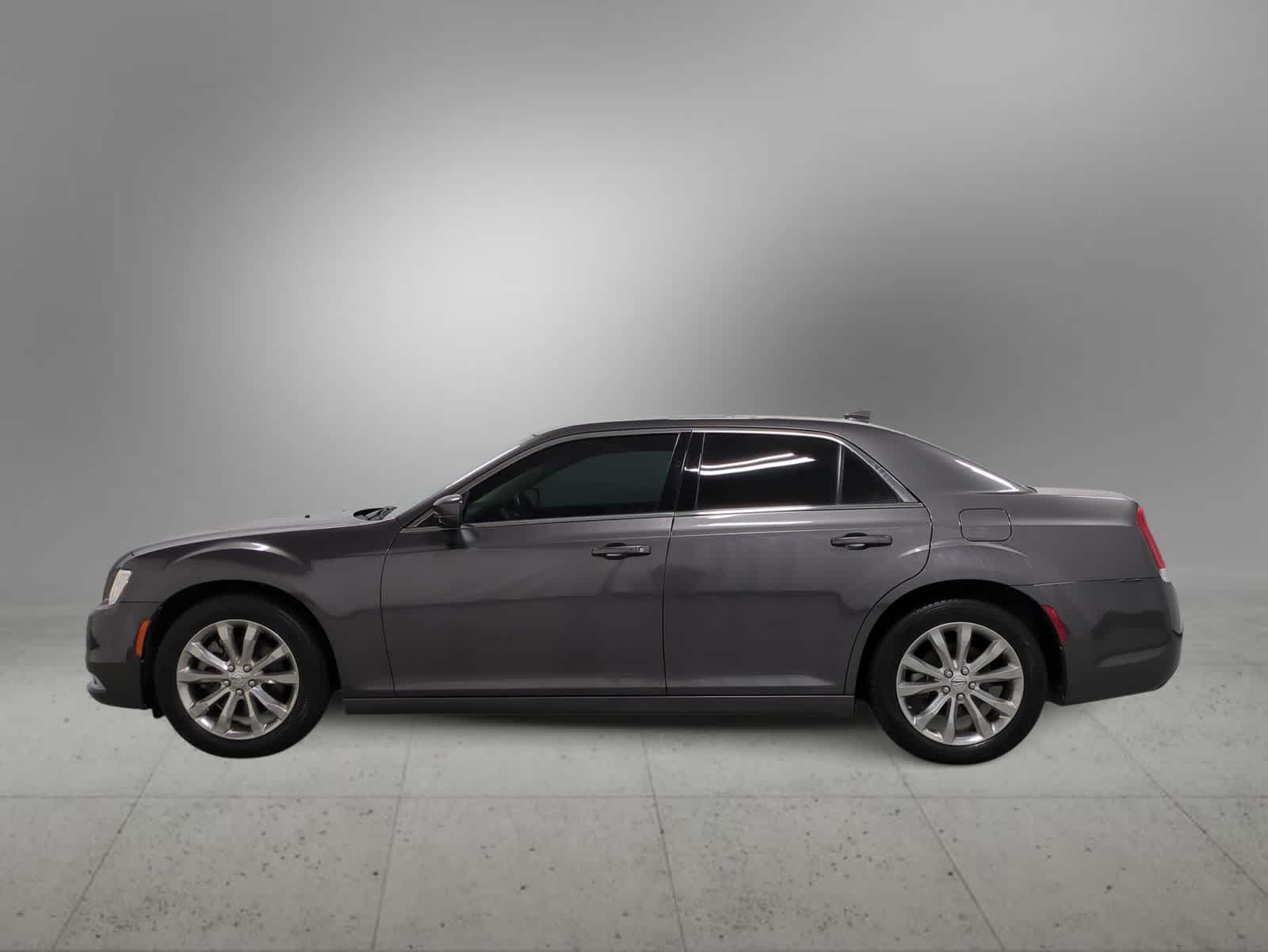 Thumbnail: 2022 Chrysler 300 - 5
