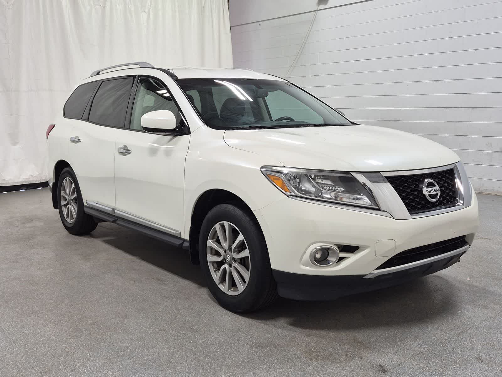 Thumbnail: 2015 Nissan Pathfinder - 16