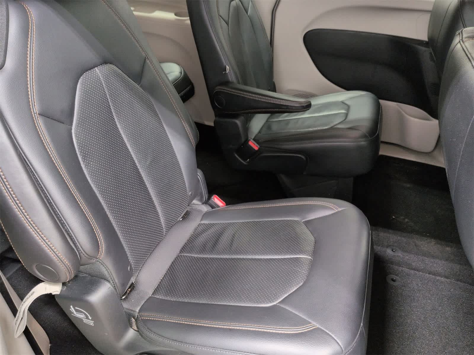 Thumbnail: 2018 Chrysler Pacifica - 21