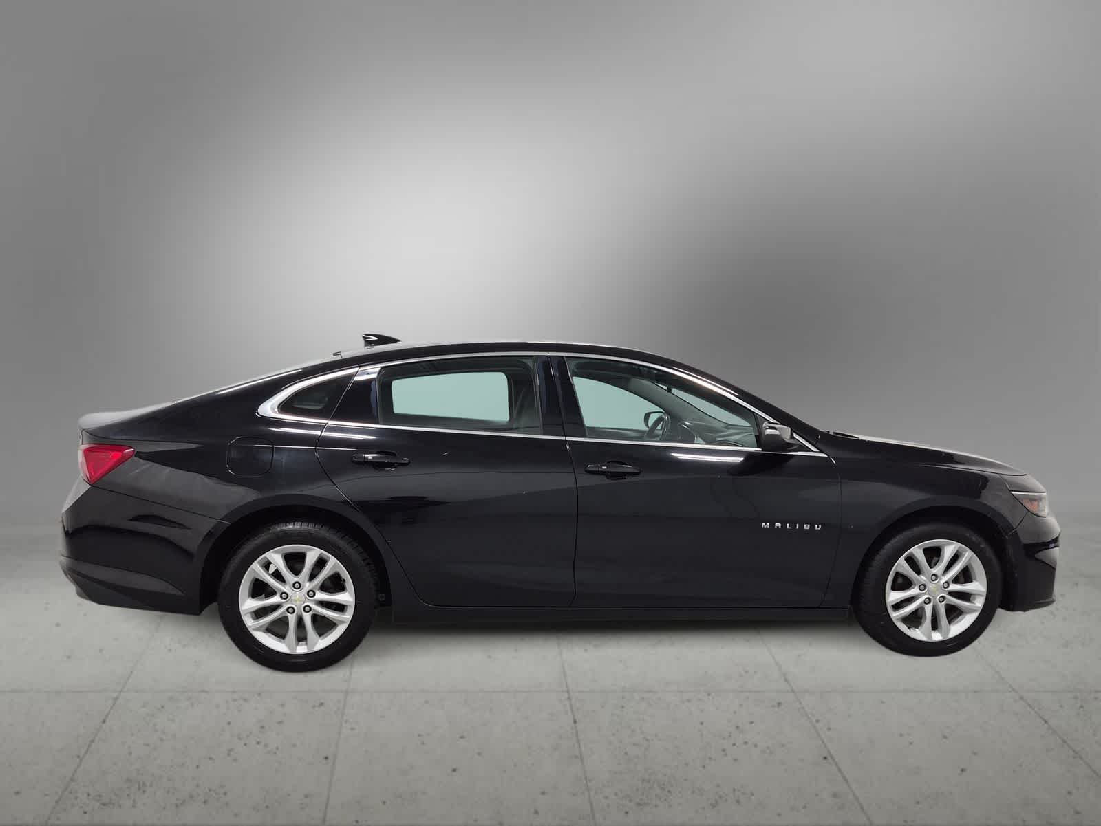 Thumbnail: 2018 Chevrolet Malibu - 9
