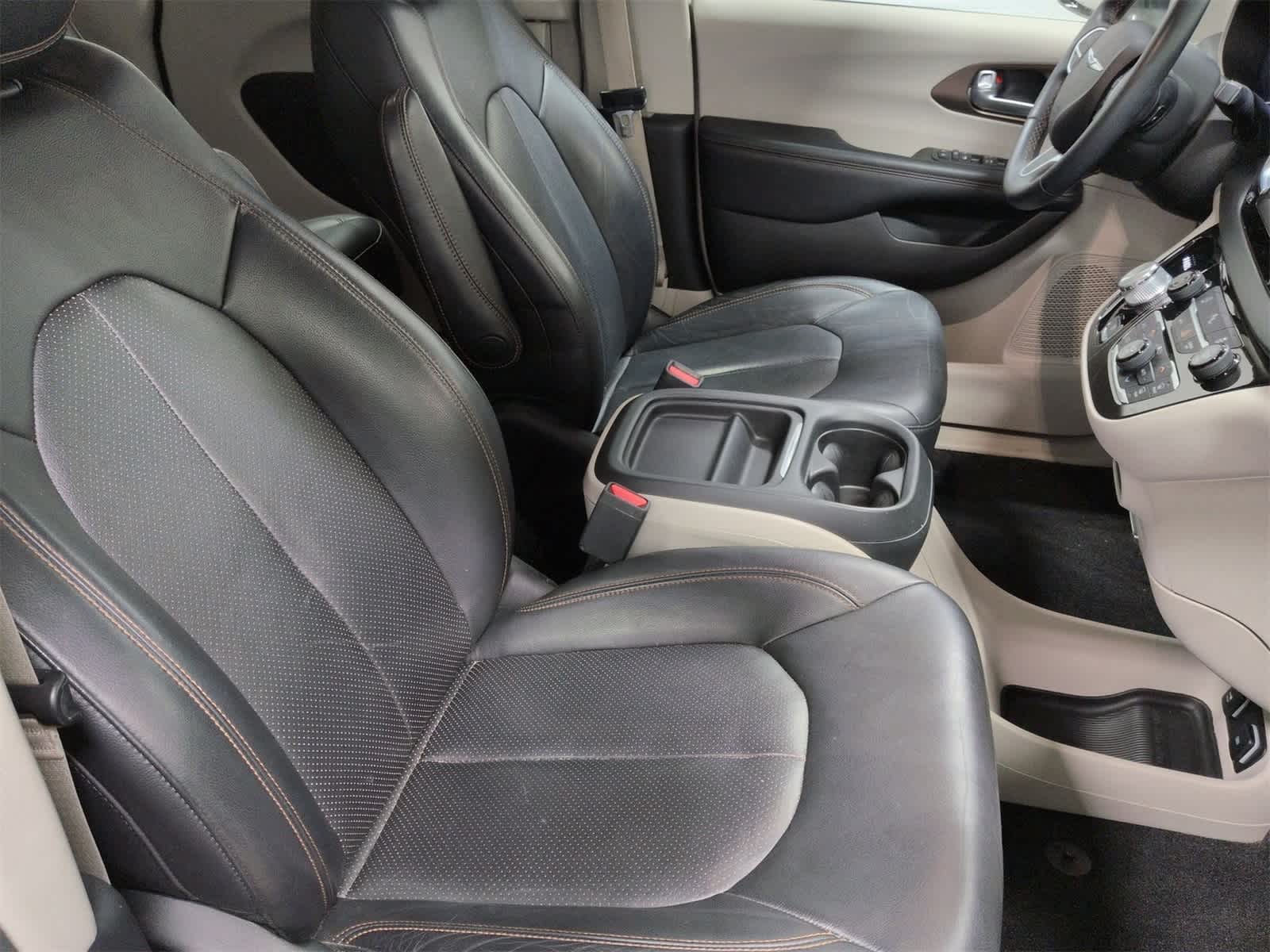 Thumbnail: 2018 Chrysler Pacifica - 22