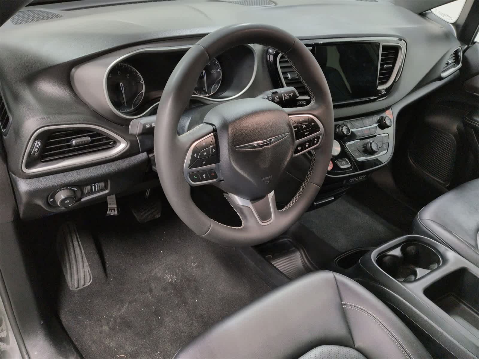 Thumbnail: 2025 Chrysler Pacifica - 10