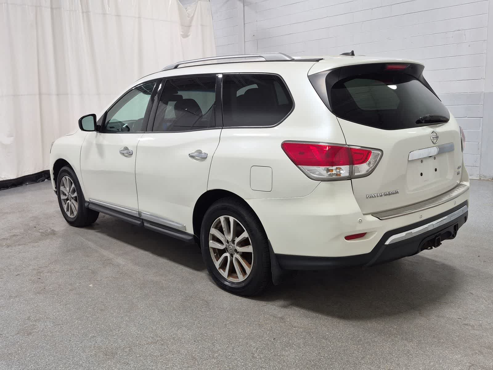 Thumbnail: 2015 Nissan Pathfinder - 12