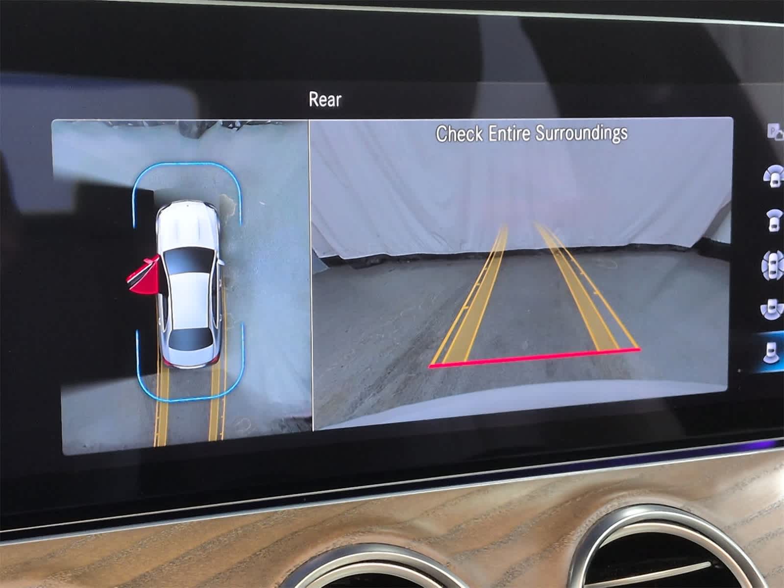 Thumbnail: 2021 Mercedes-Benz E-Class - 32