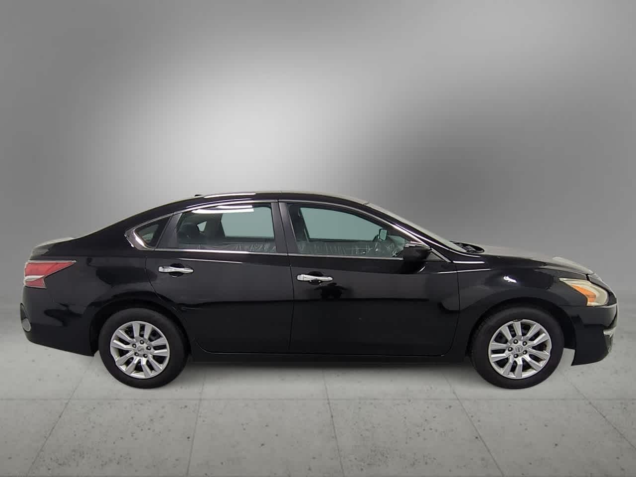 Thumbnail: 2015 Nissan Altima - 9