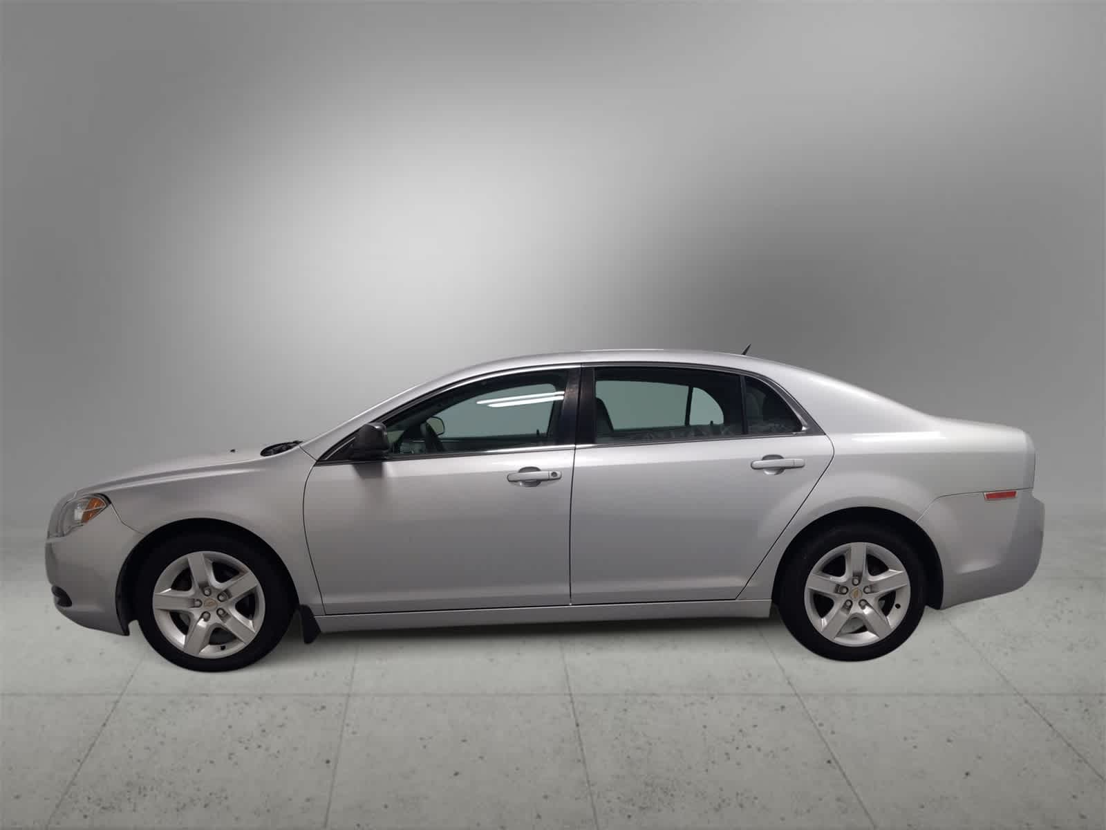Thumbnail: 2011 Chevrolet Malibu - 5