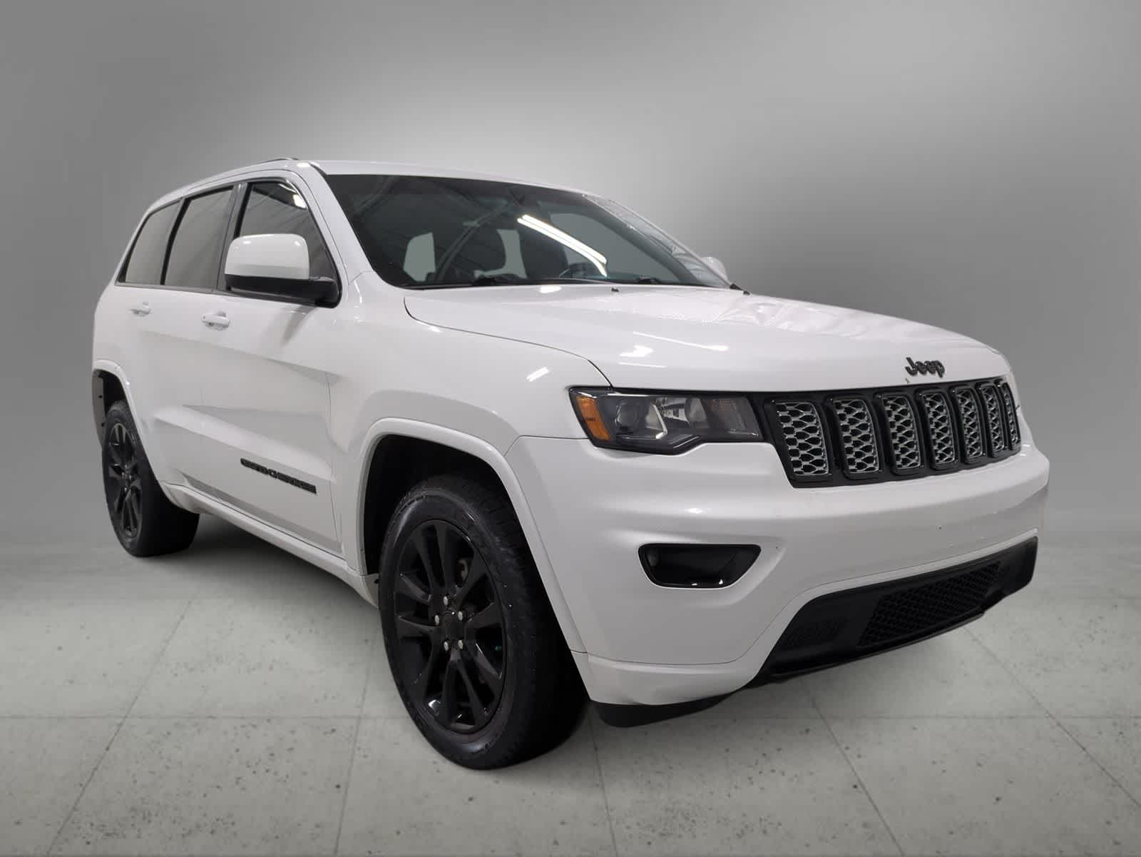 Used 2018 Jeep Grand Cherokee Altitude with VIN 1C4RJFAG0JC112932 for sale in Farmington, MI
