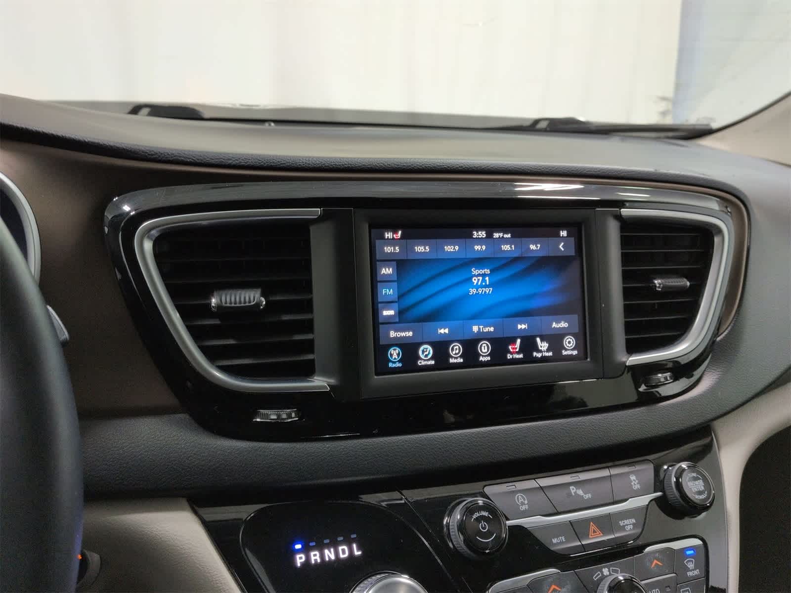 Thumbnail: 2018 Chrysler Pacifica - 28