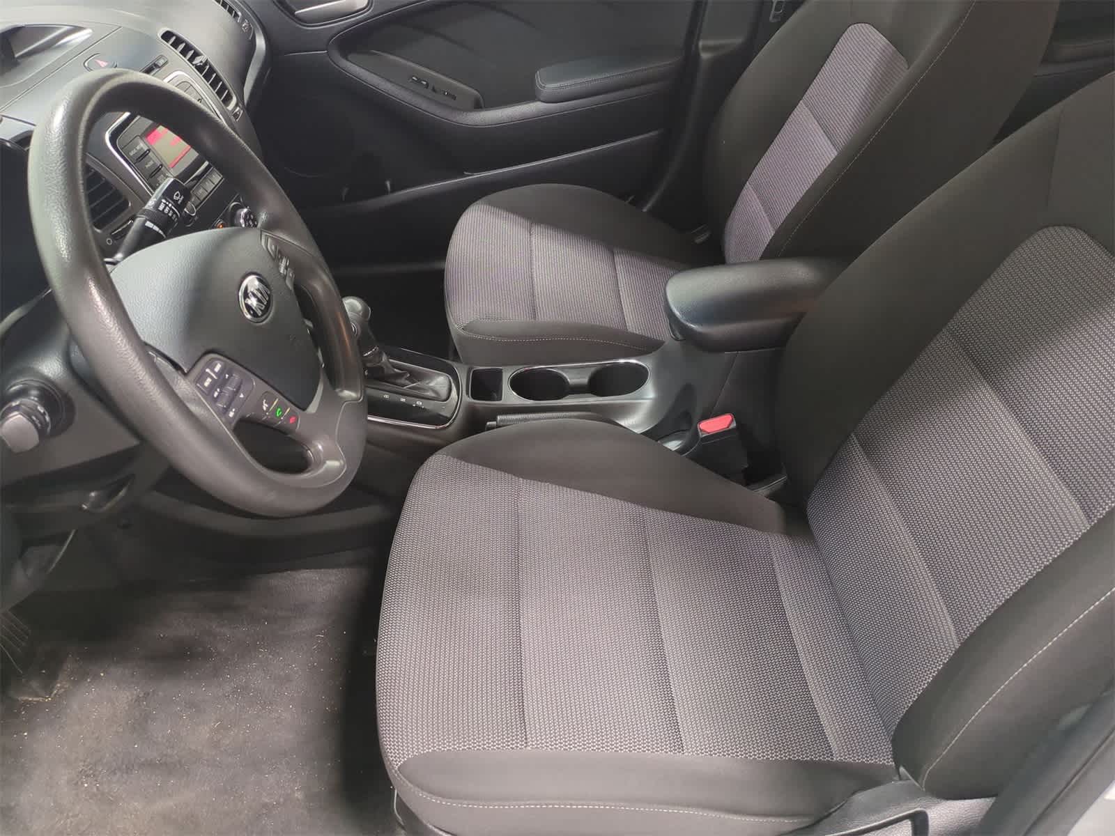 Thumbnail: 2018 Kia Forte - 16