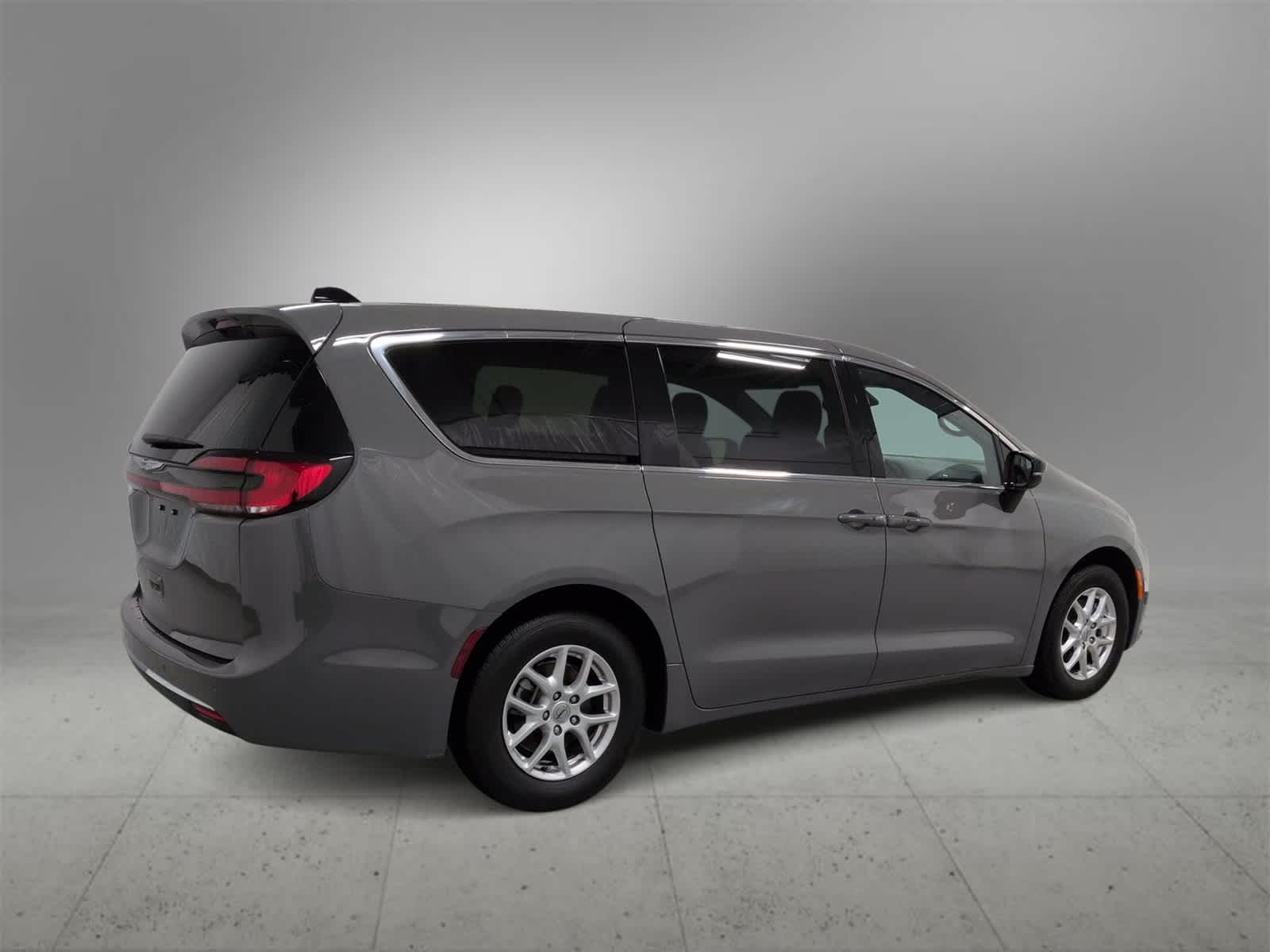 Thumbnail: 2025 Chrysler Pacifica - 8