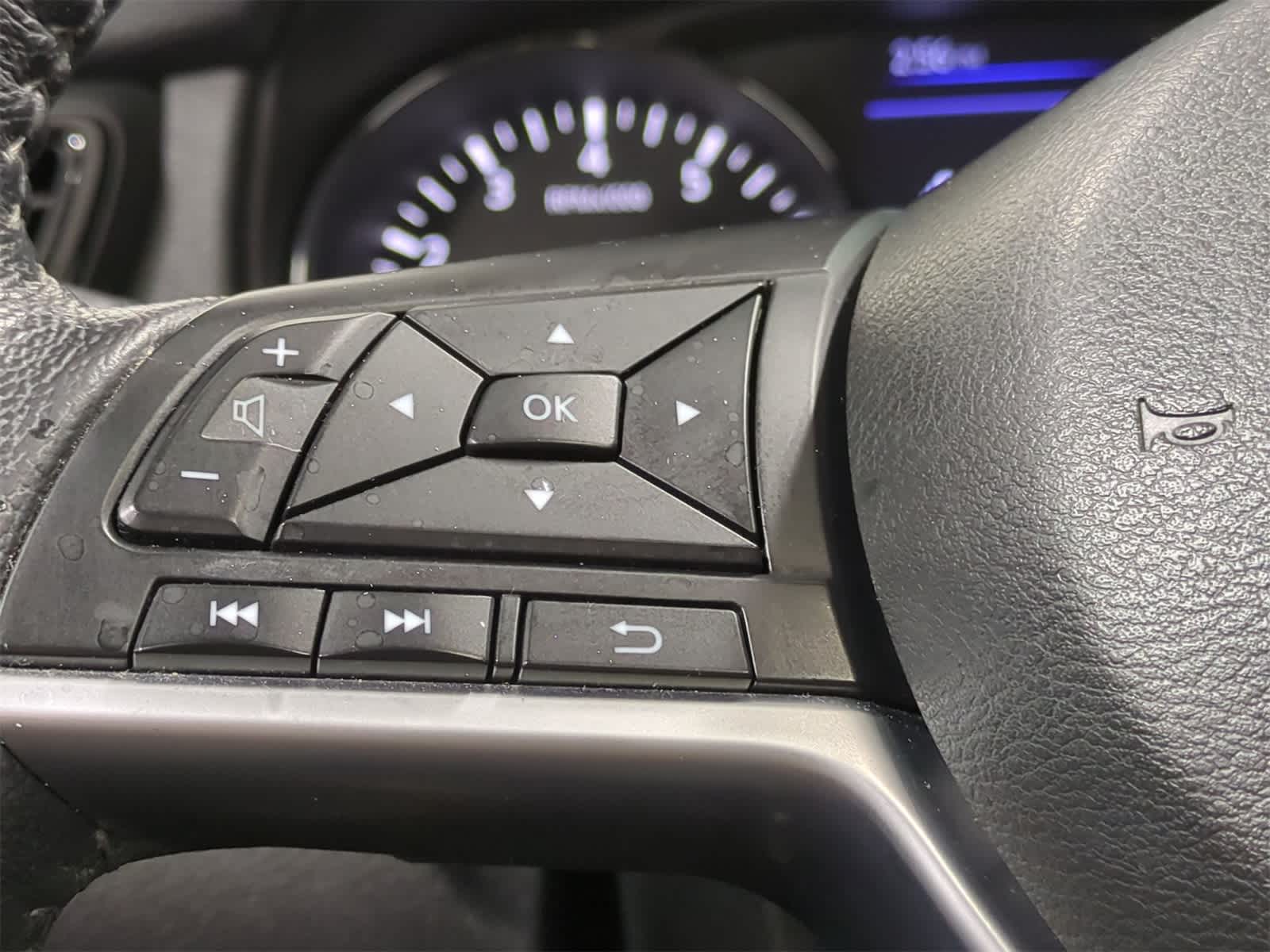 Thumbnail: 2020 Nissan Rogue - 26