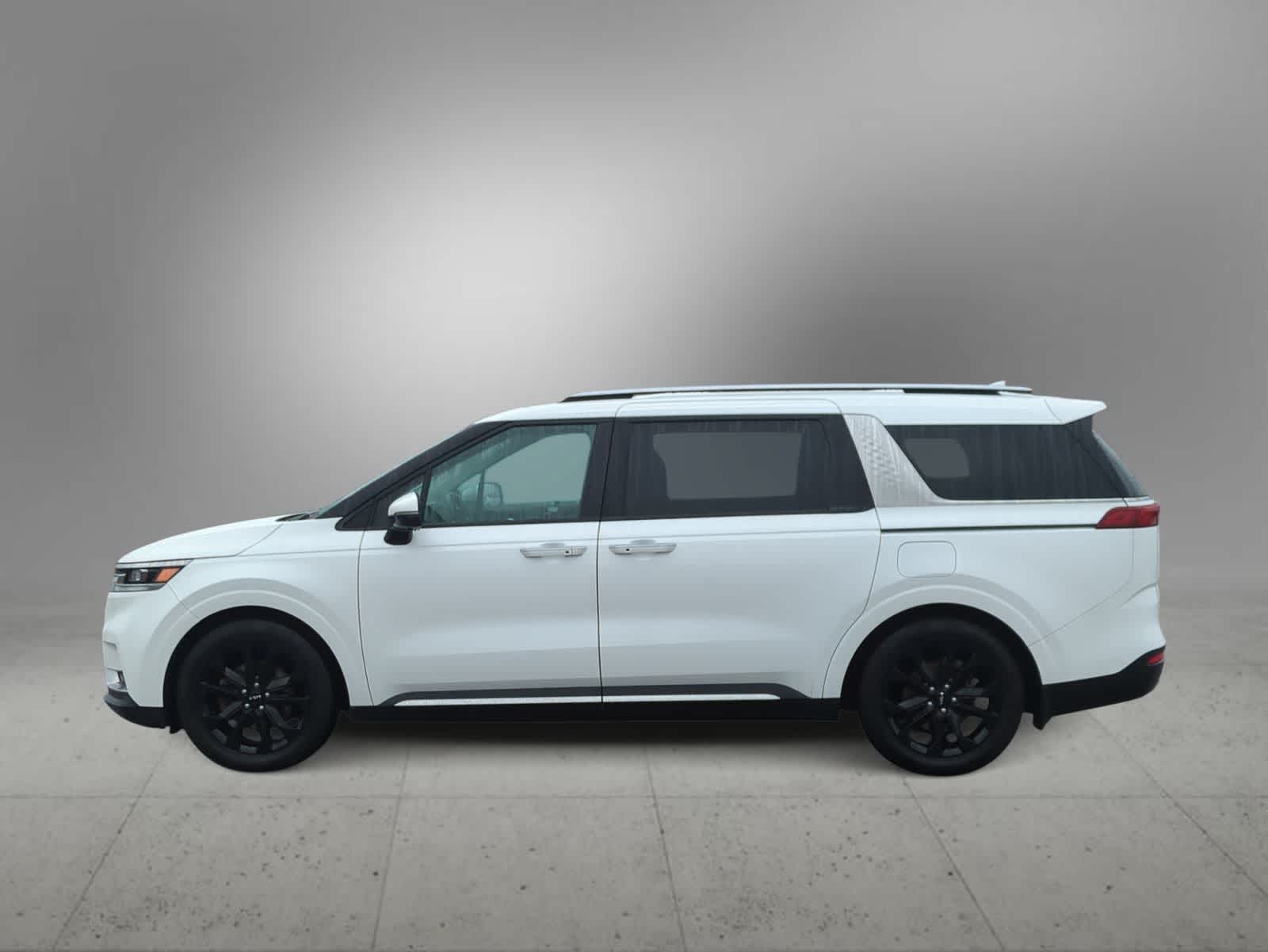 Thumbnail: 2023 Kia Carnival - 5
