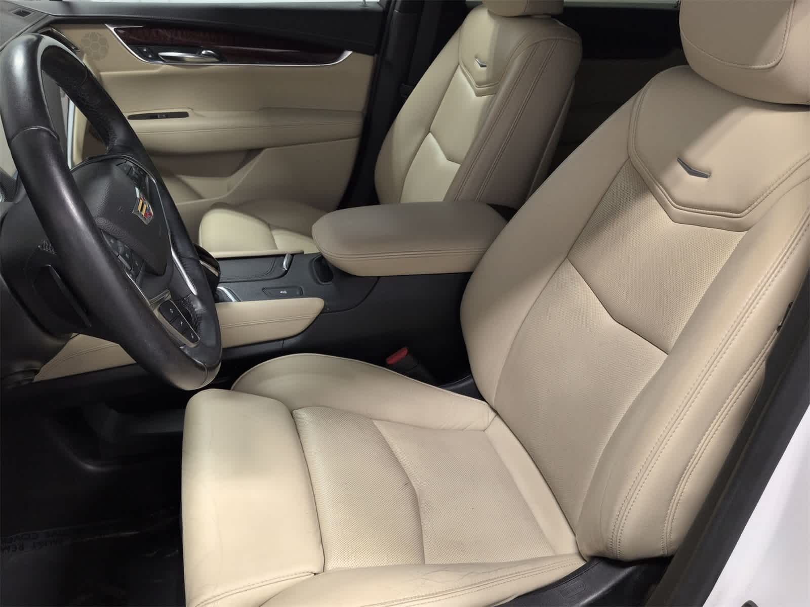 Thumbnail: 2017 Cadillac XT5 - 17