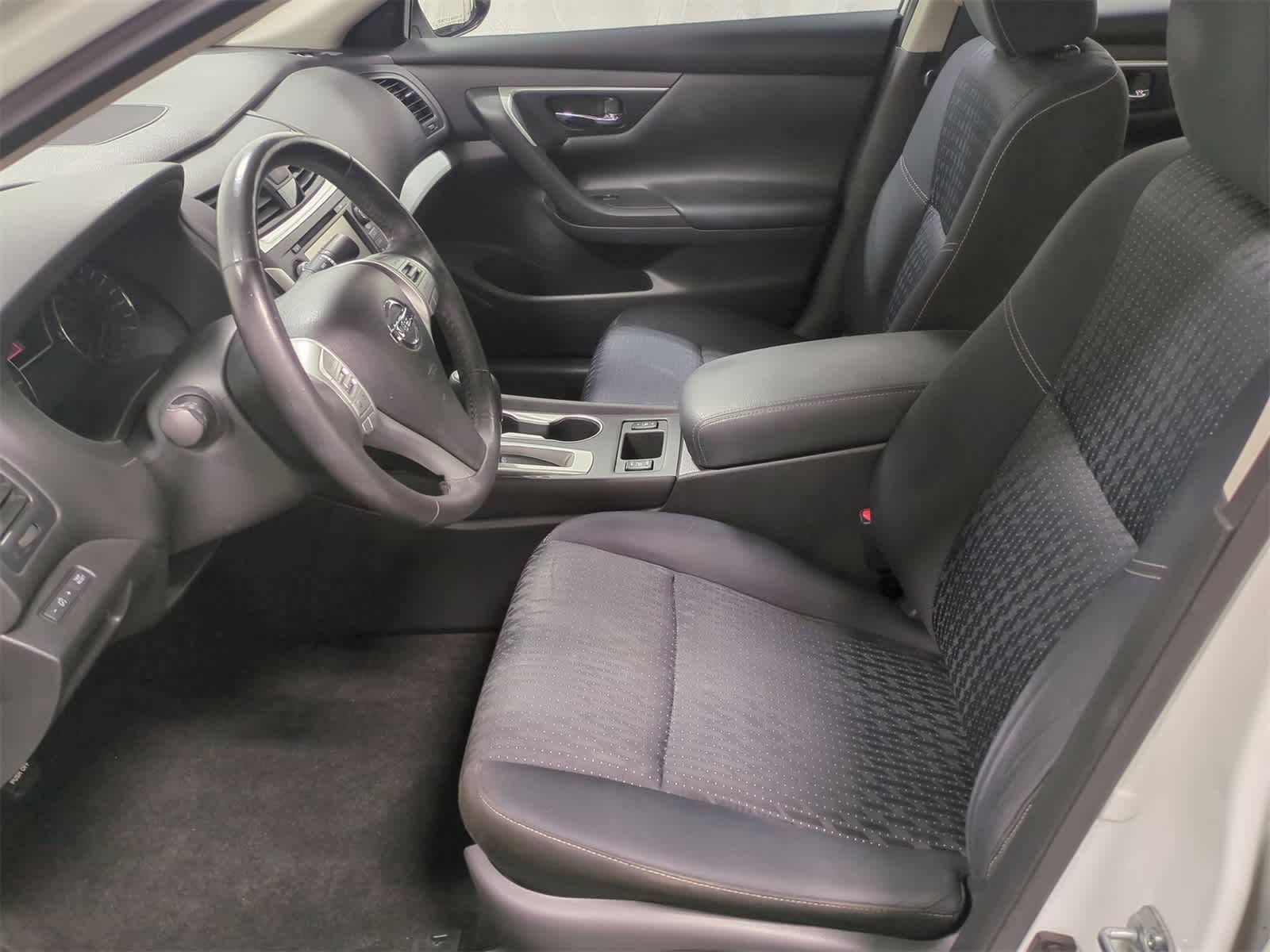 Thumbnail: 2016 Nissan Altima - 17